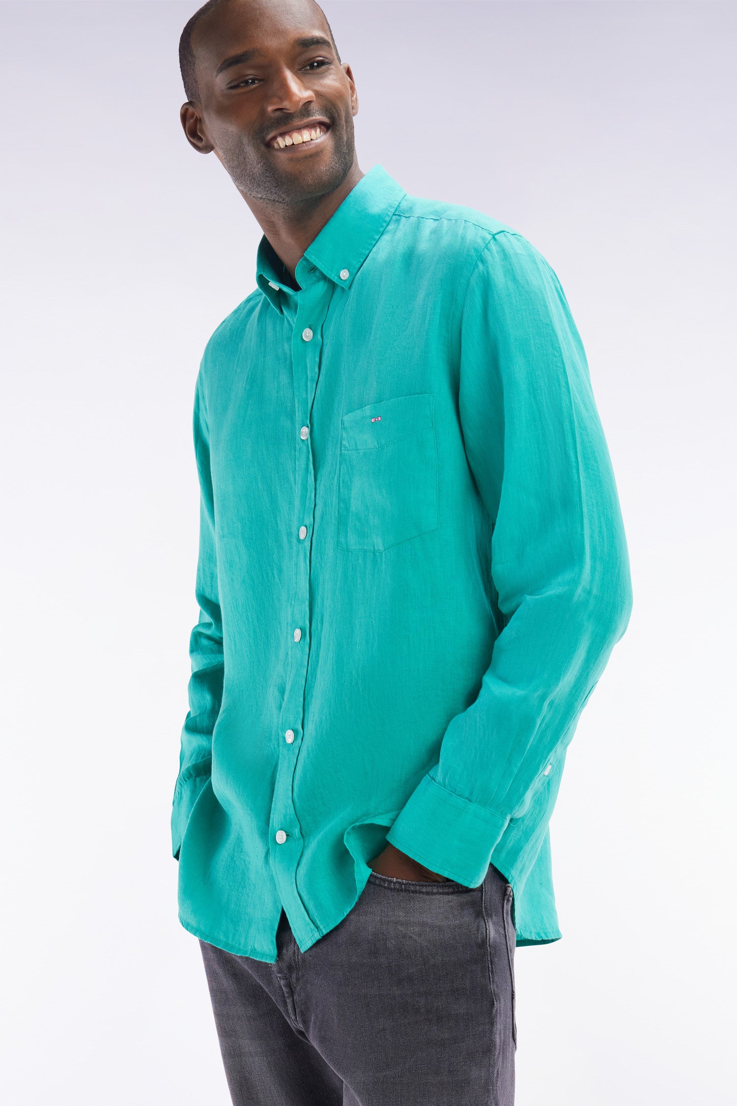 Chemise en lin vert unie coupe droite