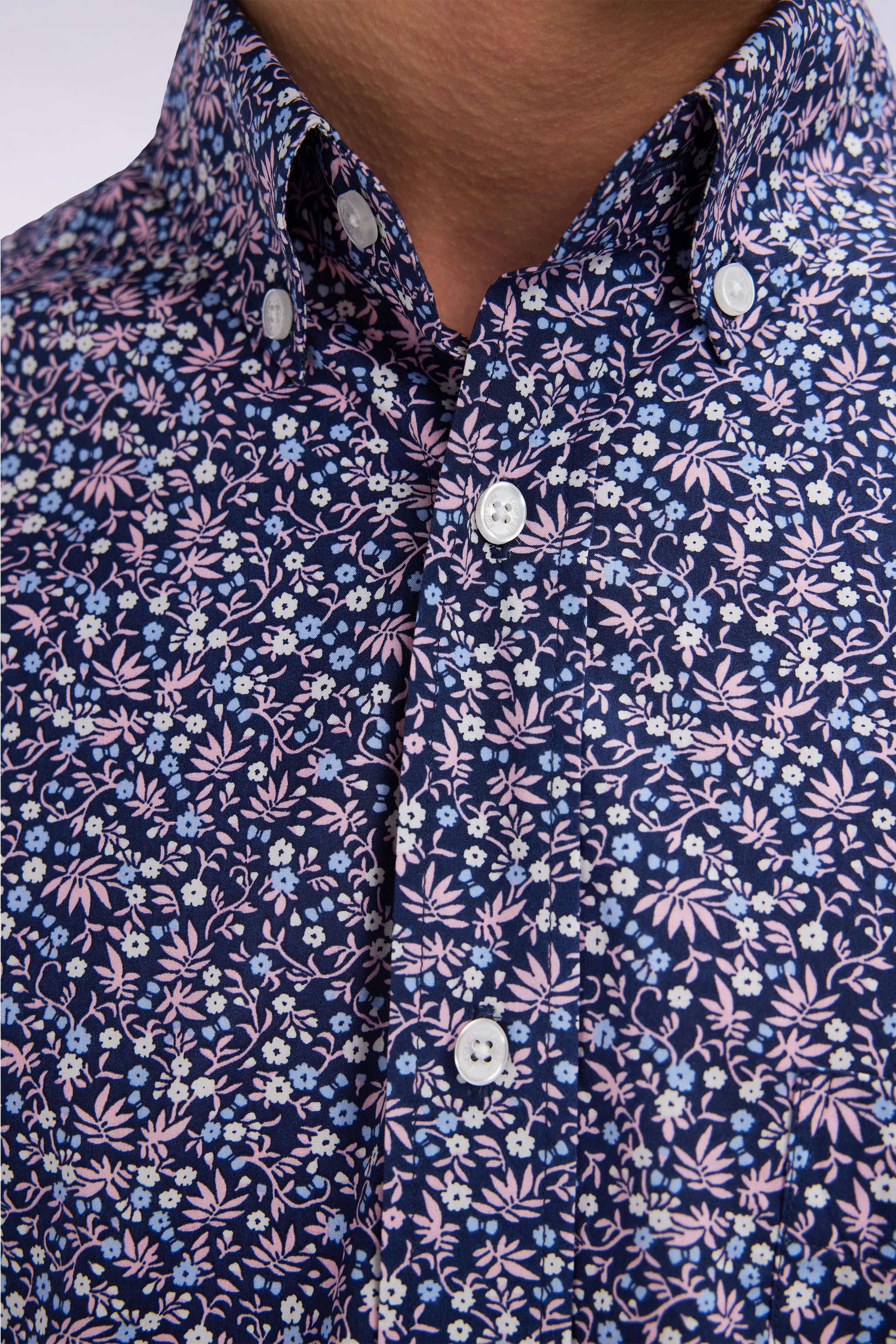 Chemise en popeline de coton marine à microimprimé floral coupe droite