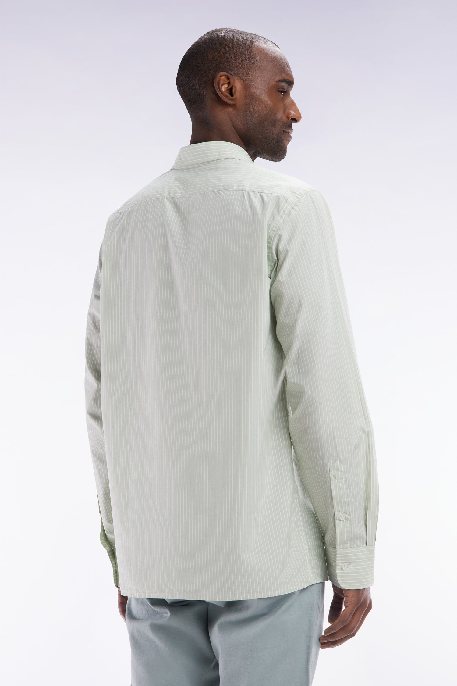 Chemise en coton verte et blanche à rayures bâtons coupe droite