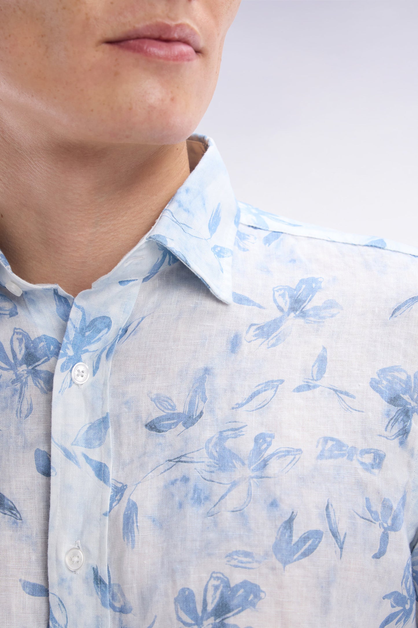 Slim-fit sky blue linen shirt with floral print