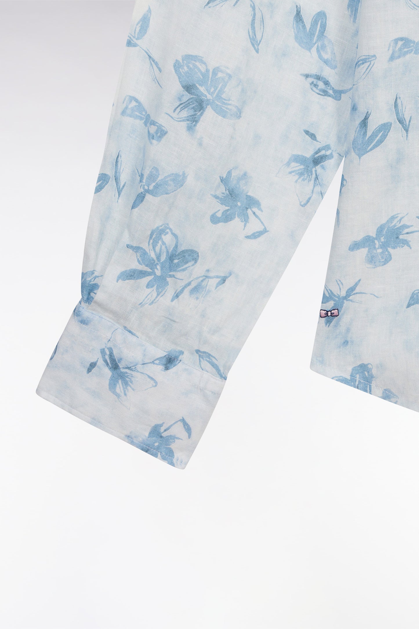 Slim-fit sky blue linen shirt with floral print