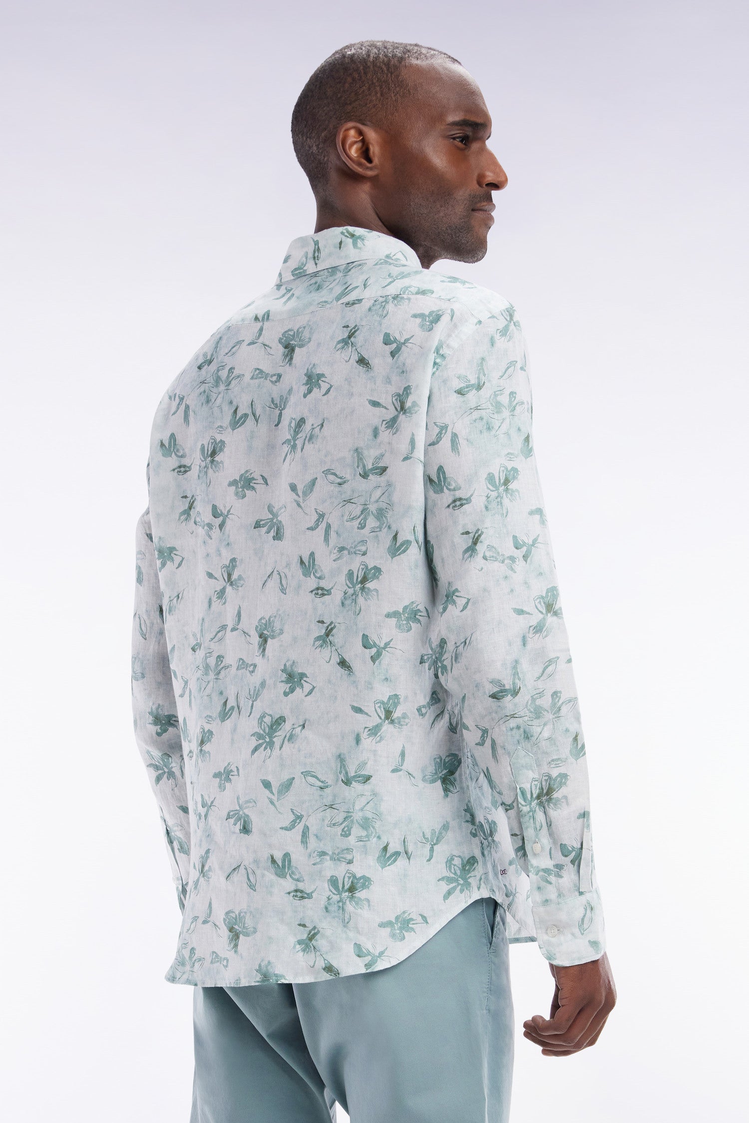 Chemise en lin vert à imprimé floral coupe ajustée