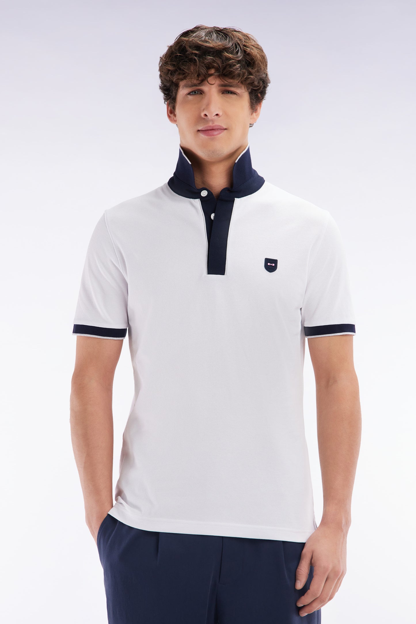 Slim-fit plain short-sleeved polo shirt in white stretch cotton with contrasting piping