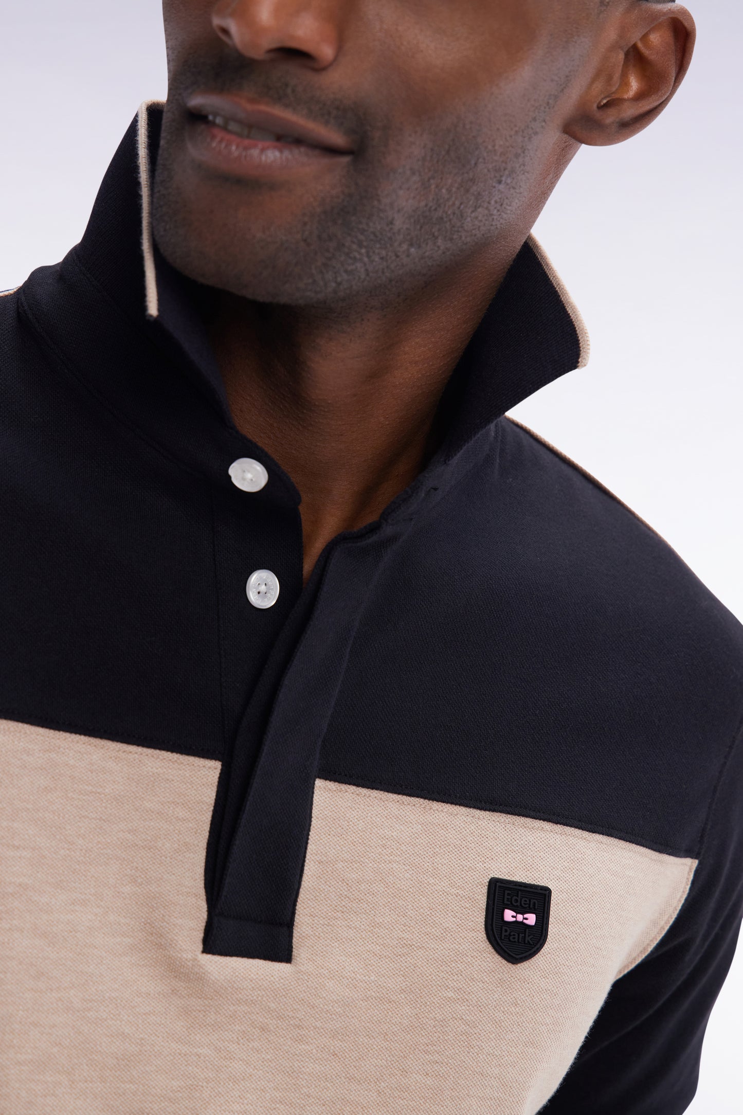 Slim-fit short-sleeved polo shirt in black stretch cotton with contrasted stripe