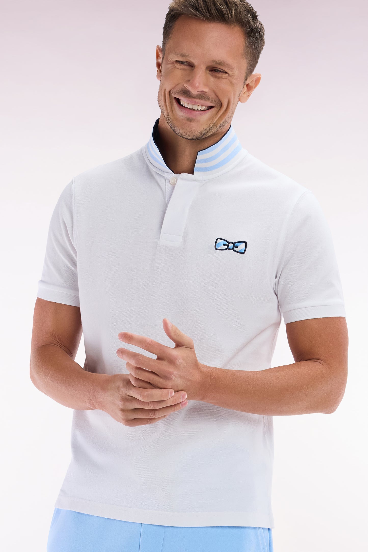 Straight-fit short-sleeved polo shirt in white cotton with striped undercollar