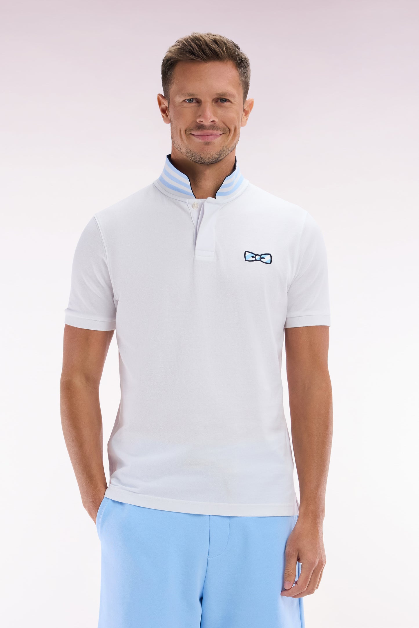 Straight-fit short-sleeved polo shirt in white cotton with striped undercollar