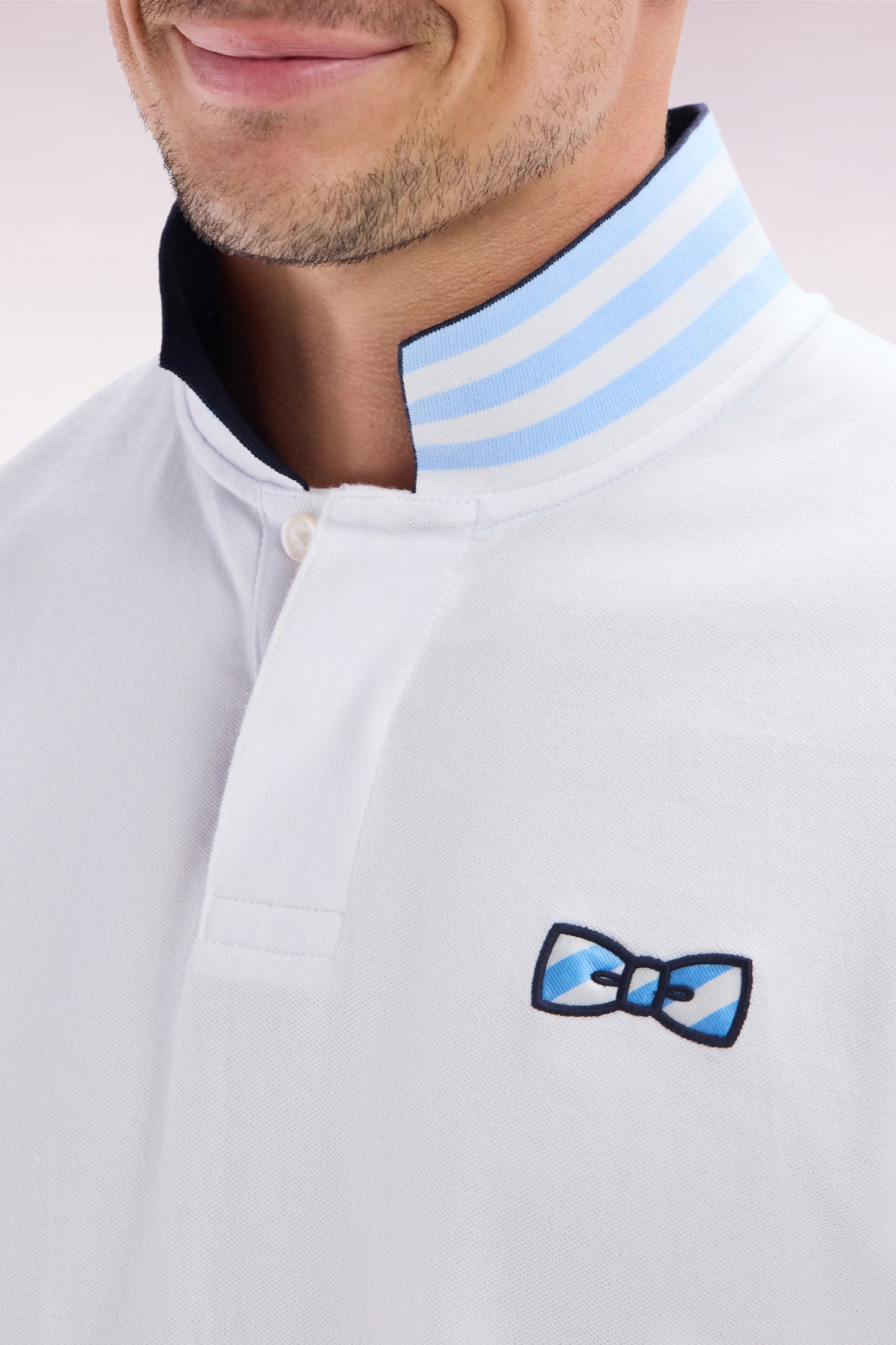 Straight-fit short-sleeved polo shirt in white cotton with striped undercollar