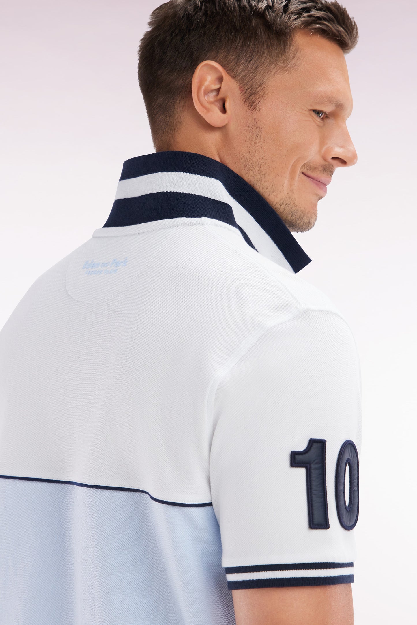 Relaxed-fit two-tone short-sleeved polo shirt in sky blue and white cotton