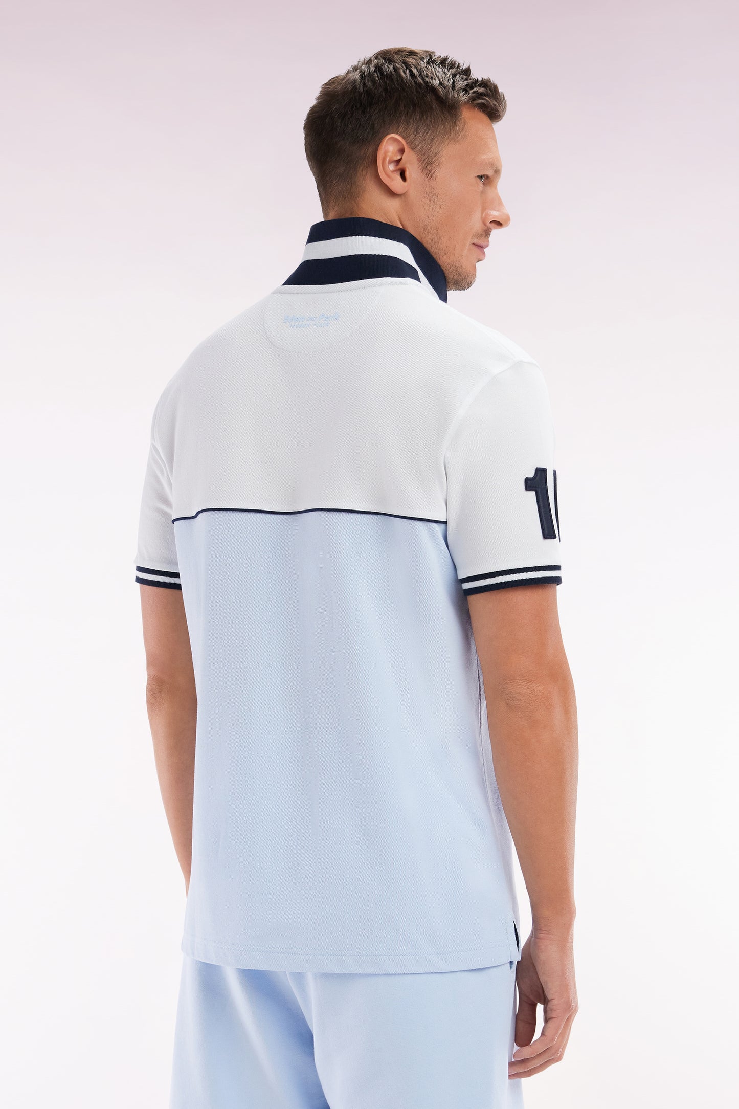 Relaxed-fit two-tone short-sleeved polo shirt in sky blue and white cotton