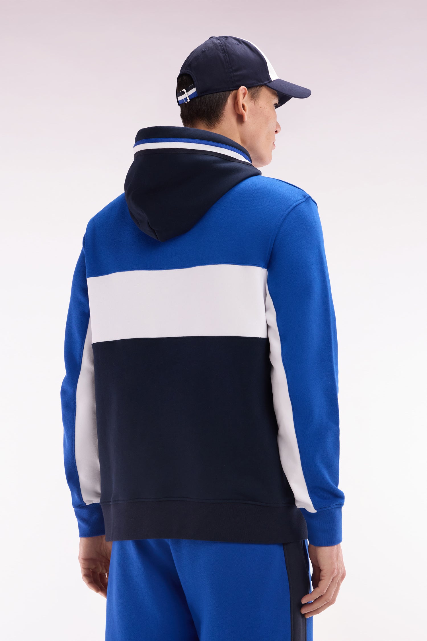 Sweatshirt à capuche en molleton coton tricolore bleu coupe décontractée