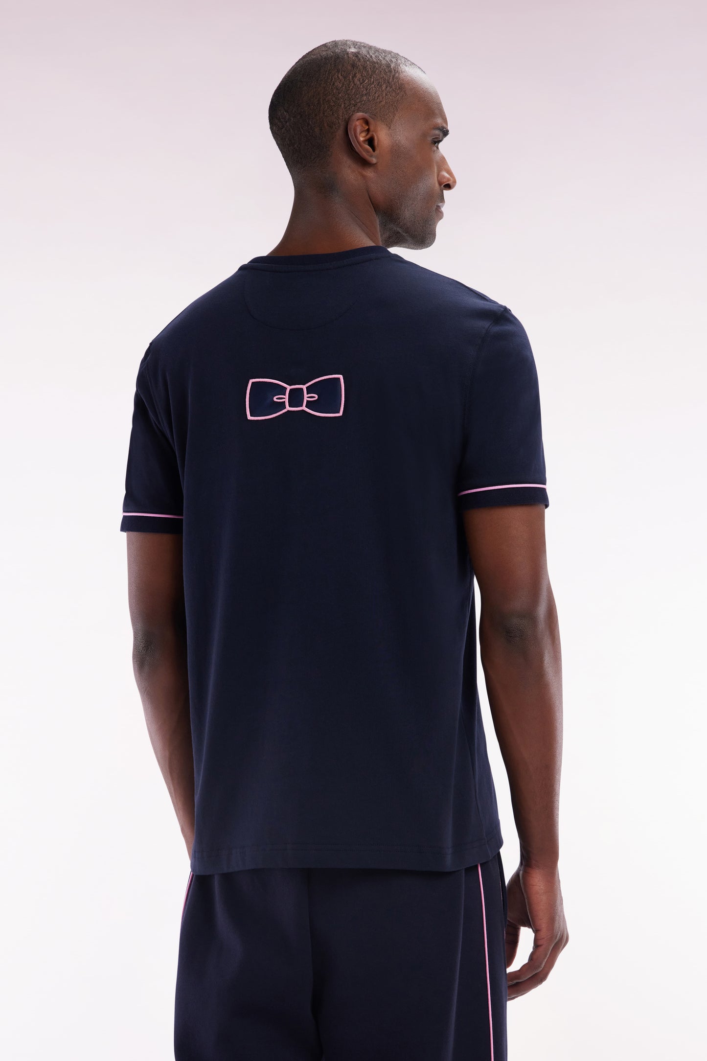 Straight-fit navy cotton T-shirt with embroidery and bow tie badge