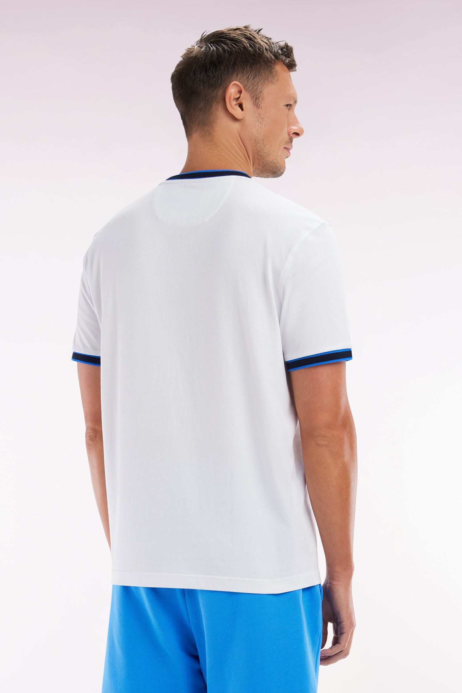 T-shirt en coton blanc à bords-côtes bleus coupe décontractée