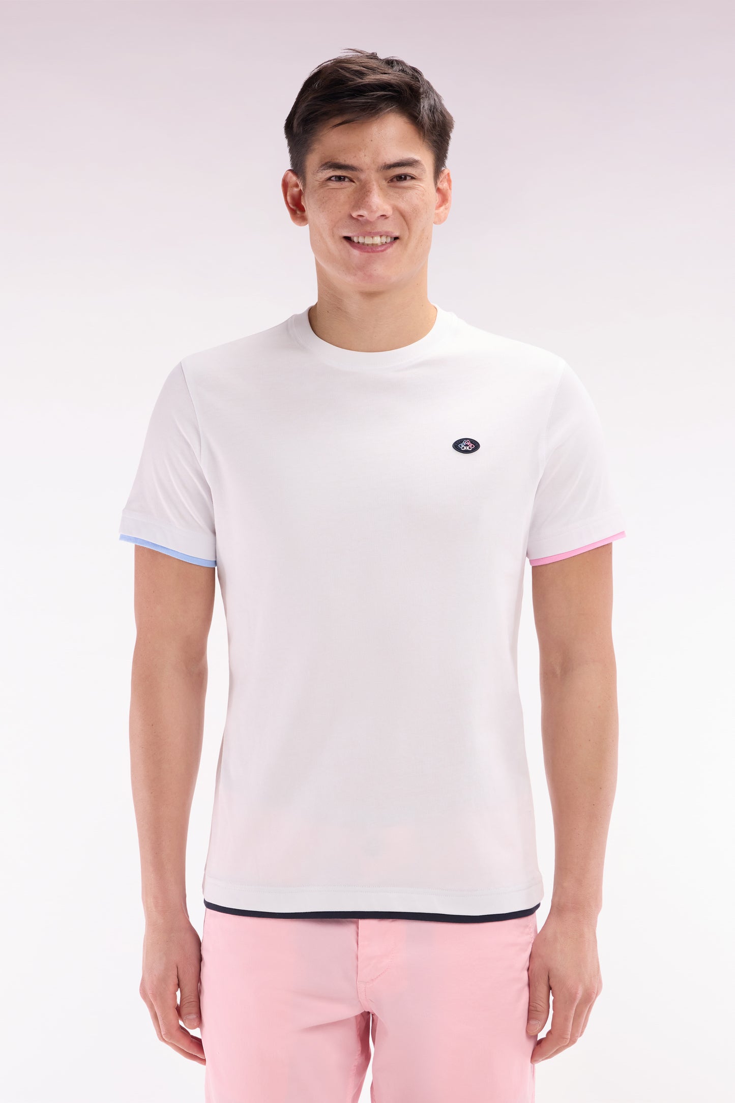 T-shirt uni en coton blanc bordures de manches colorées coupe droite