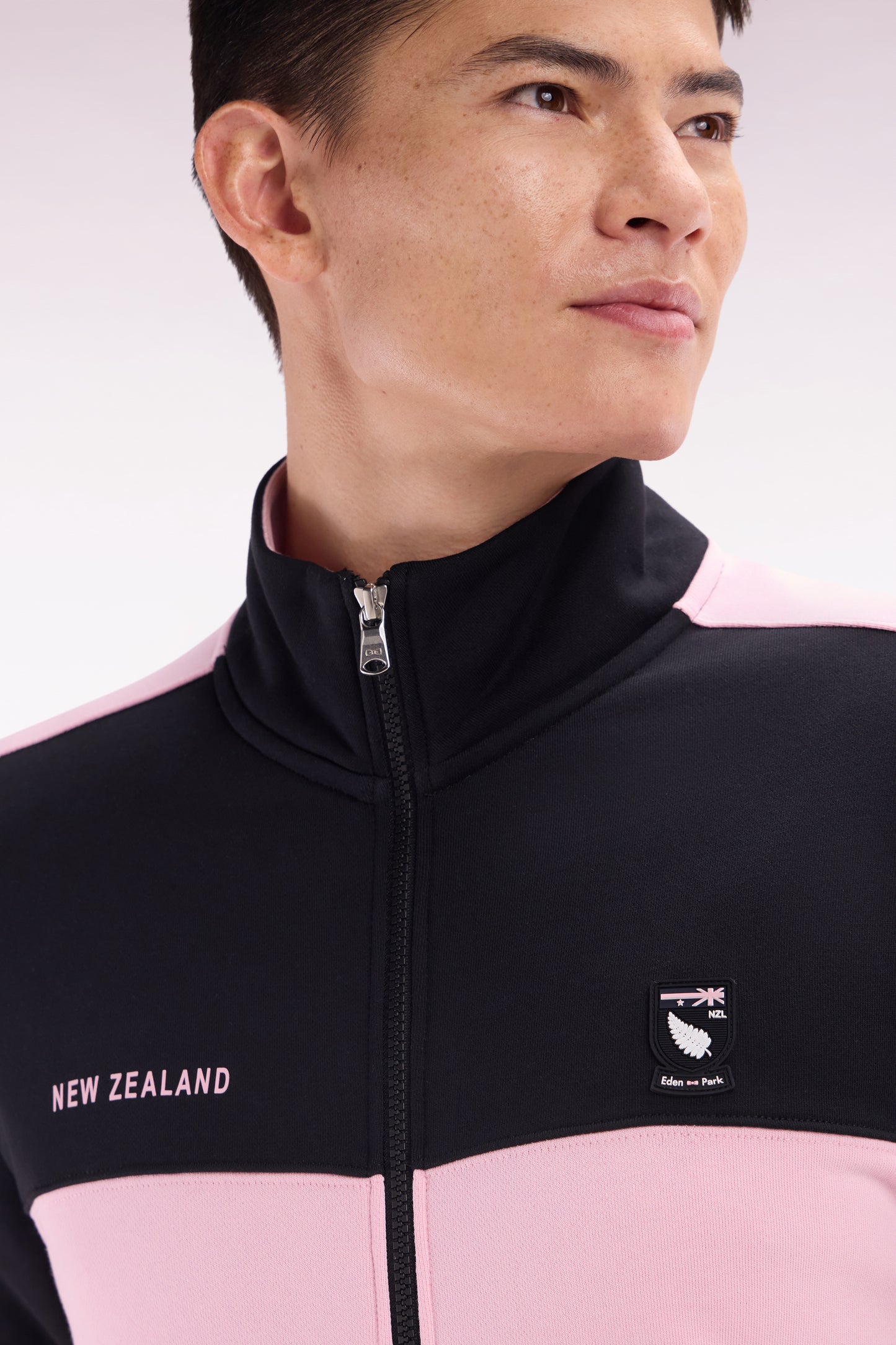 Sweatshirt New Zealand en molleton coton noir et rose coupe décontractée