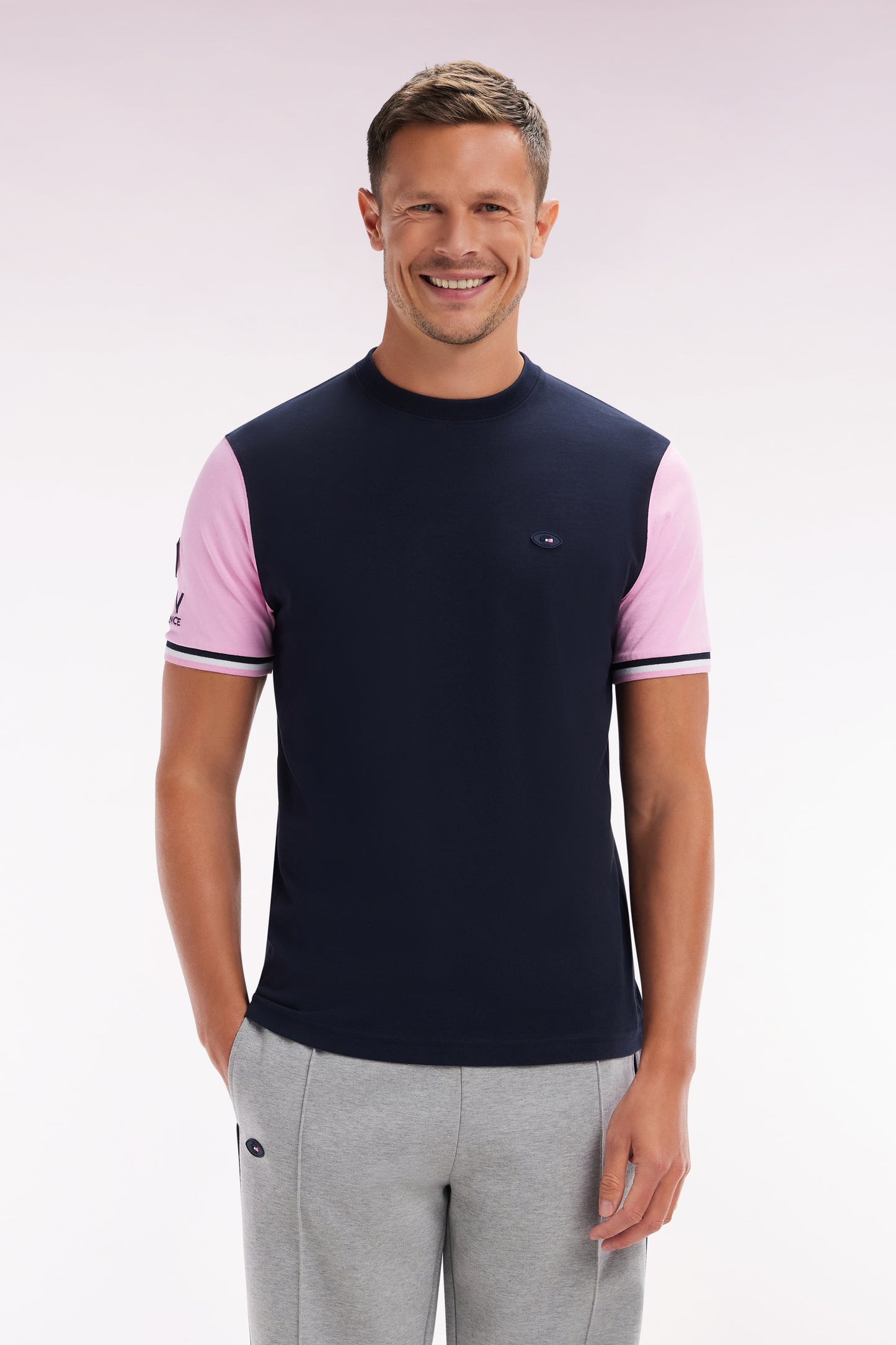 Two-color XV t-shirt with navy cotton and pink embroidery straight cut
