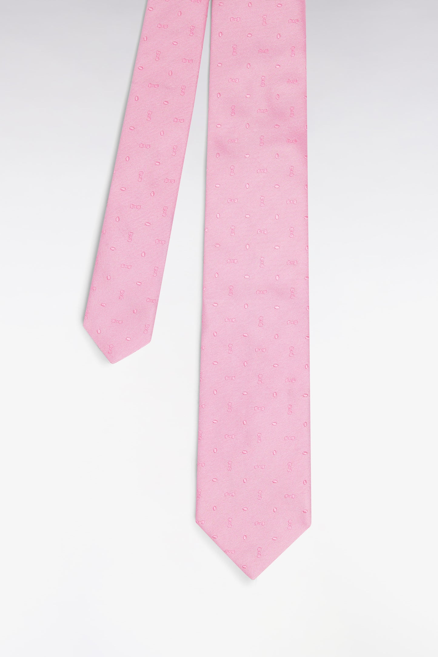 Cravate en soie rose à micromotifs nœuds papillon