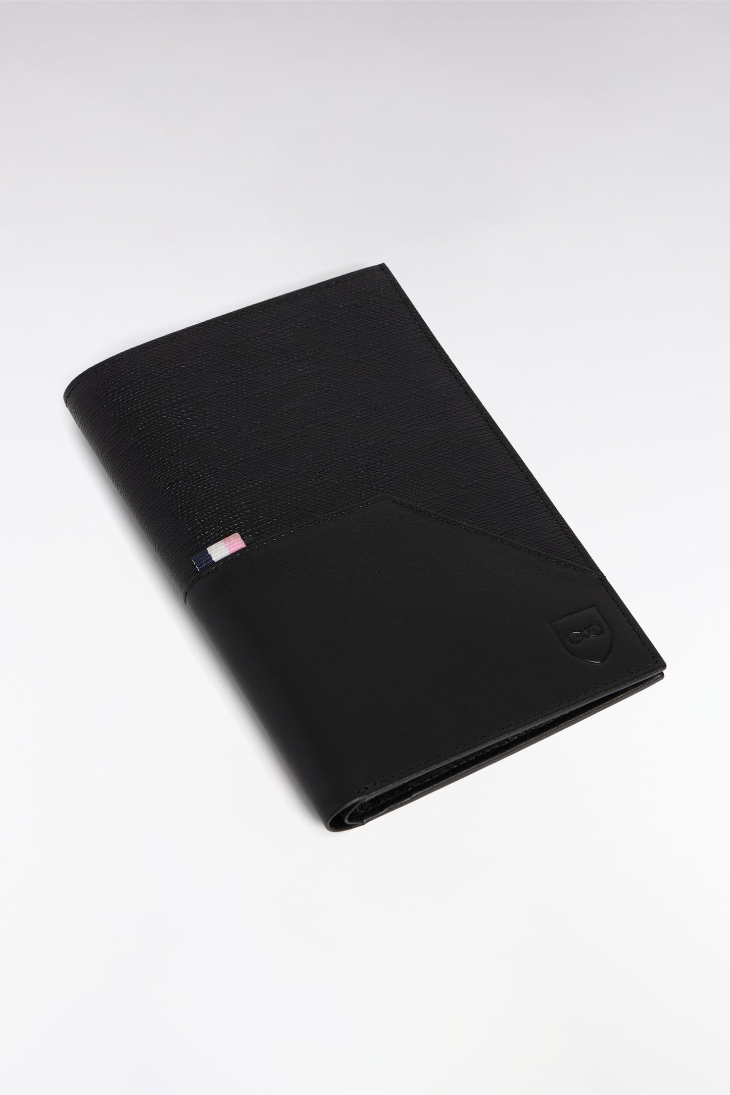 Portefeuille taille passeport bimatière en cuir noir