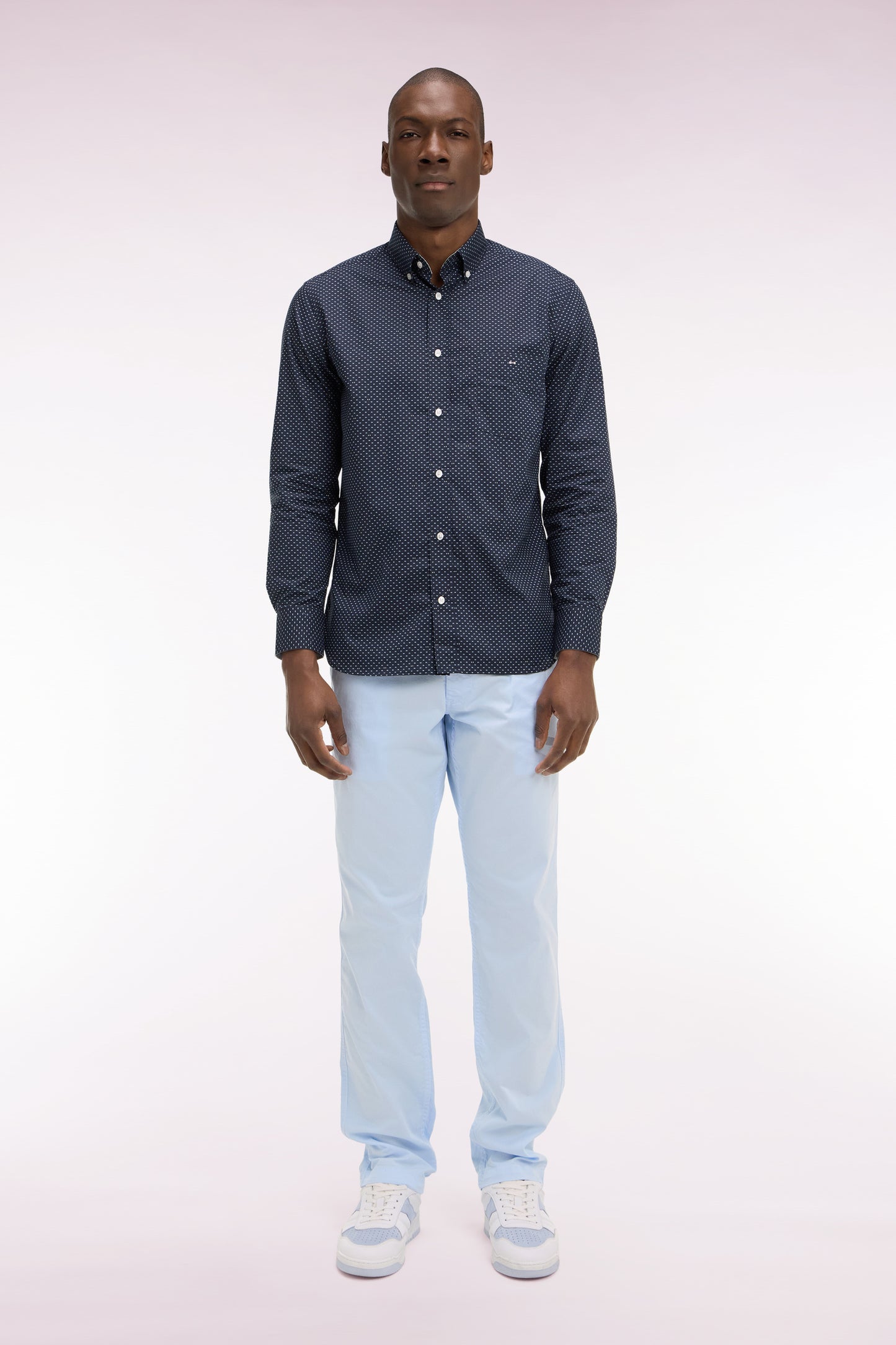 Pantalon chino regular en coton stretch ciel
