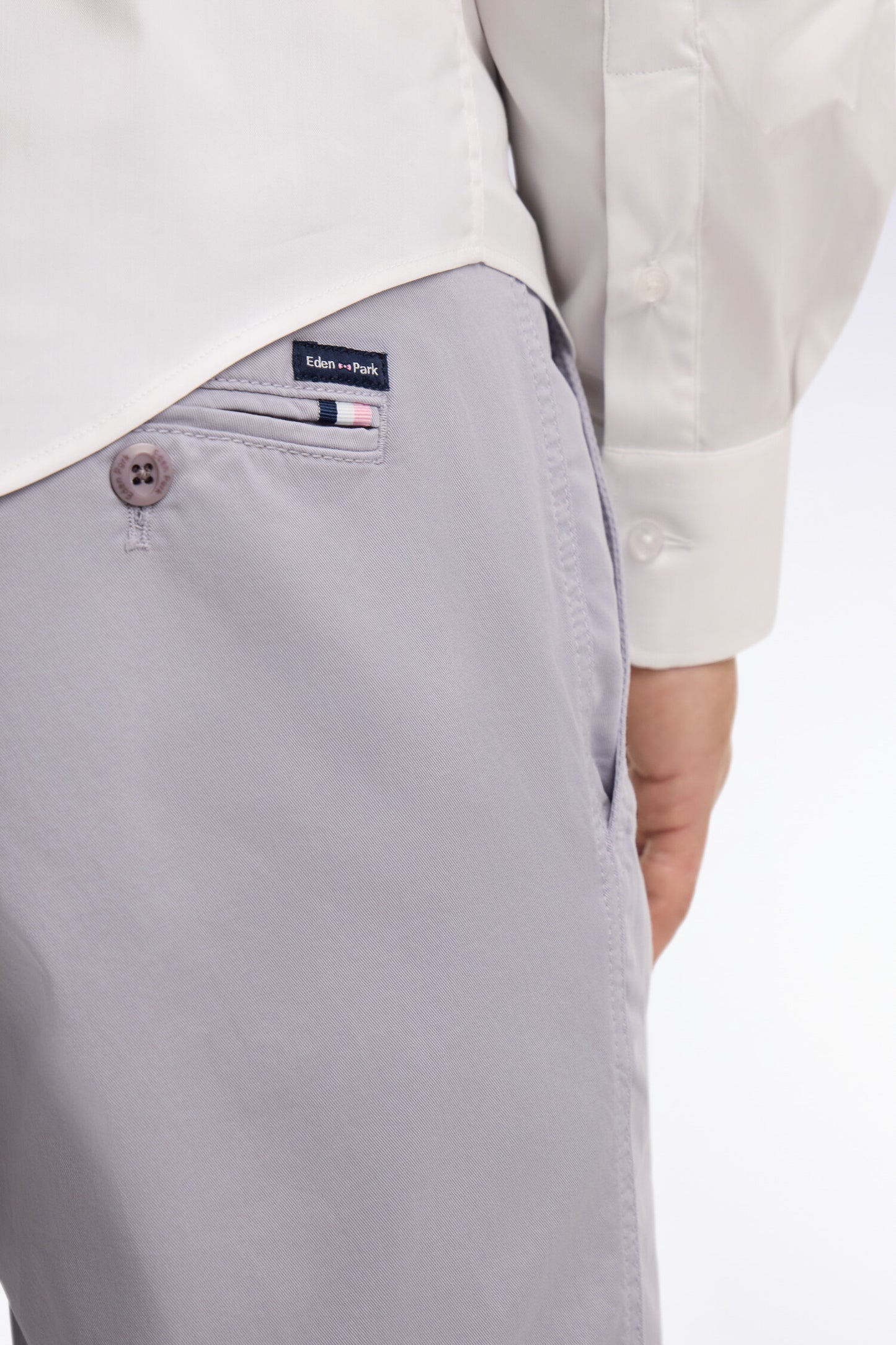 Pantalon chino regular en coton stretch gris