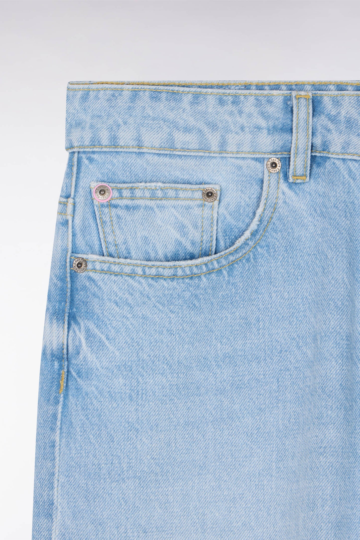 Jean en denim bleached coupe droite et large