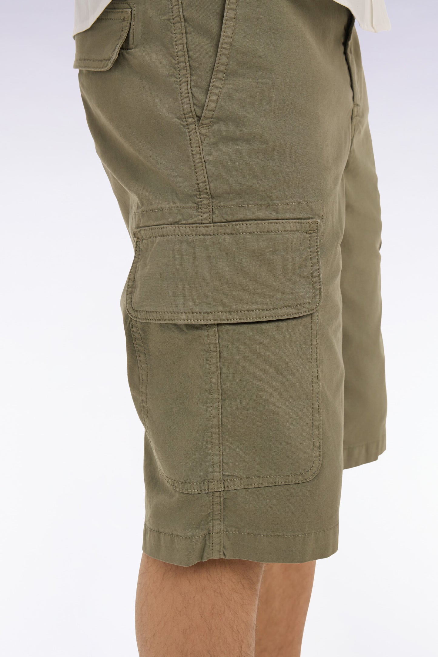 Khaki cotton cargo Bermuda shorts