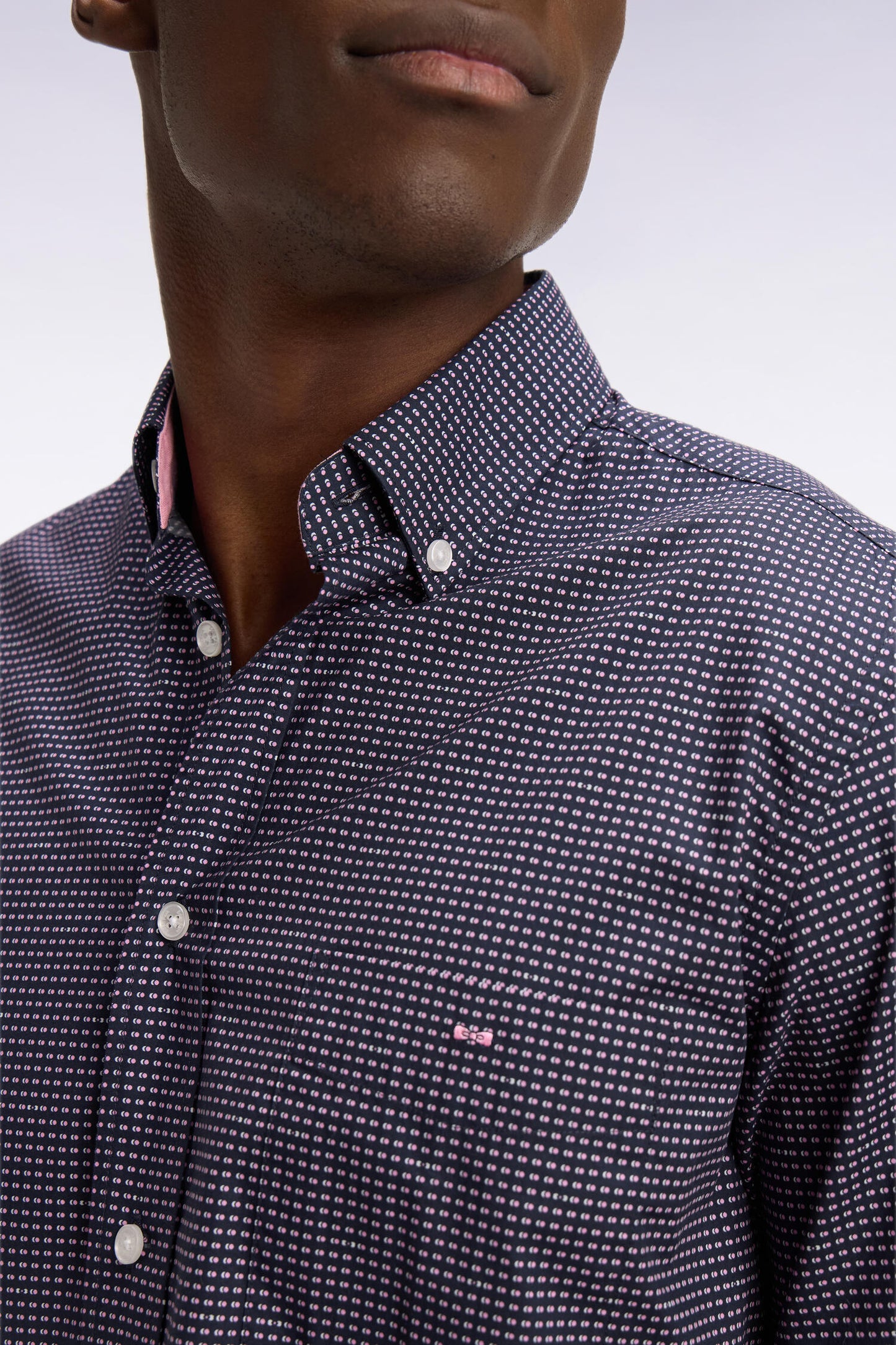 Short-sleeved navy cotton shirt with pink micro-patterns