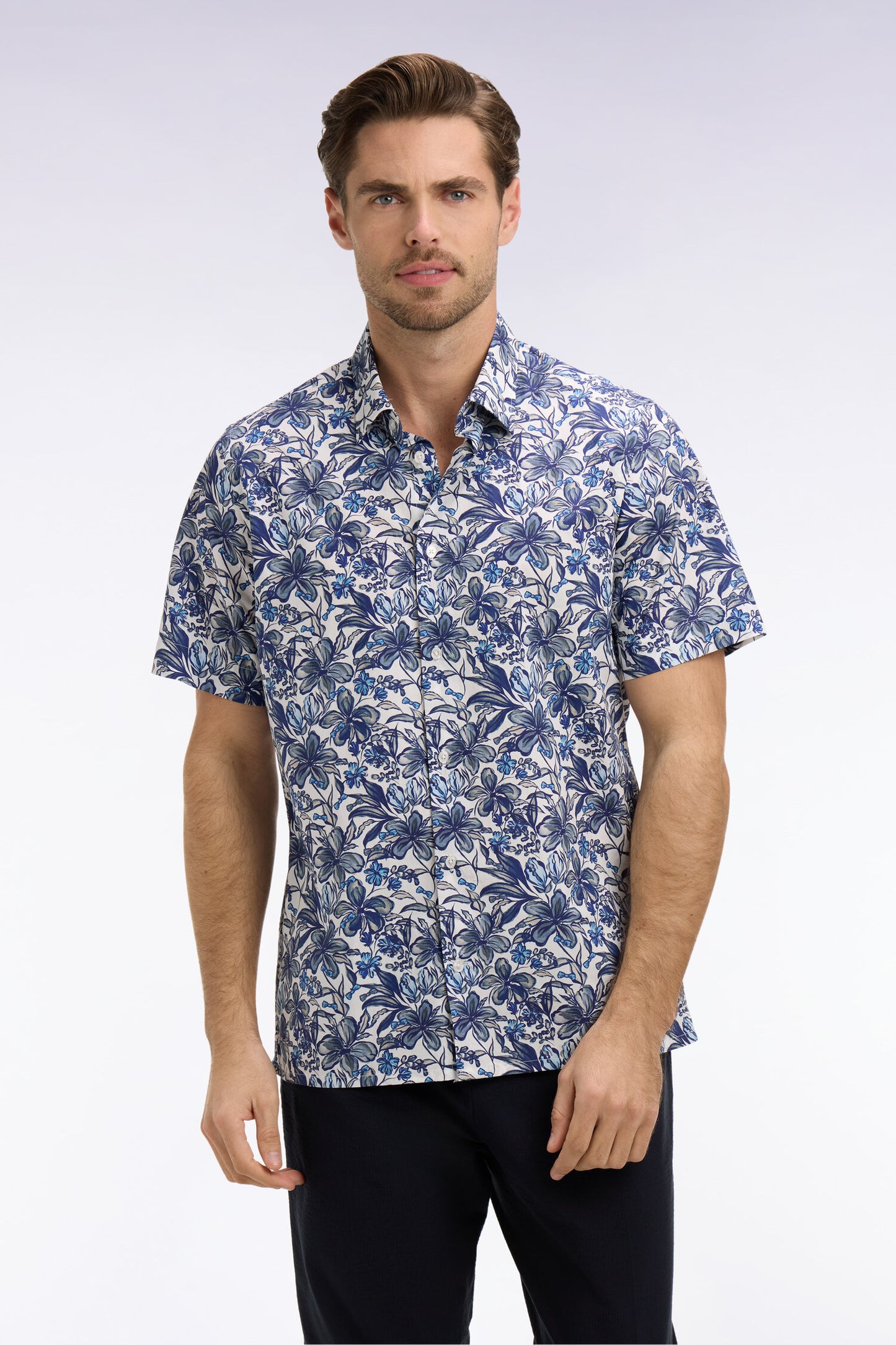 Short-sleeved shirt in navy cotton poplin with floral pattern