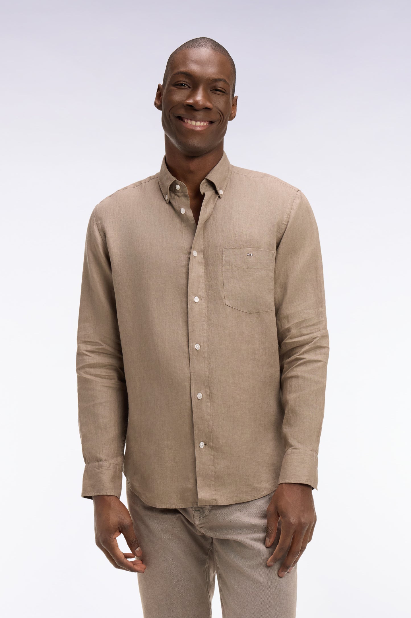 Chemise en lin beige coupe droite