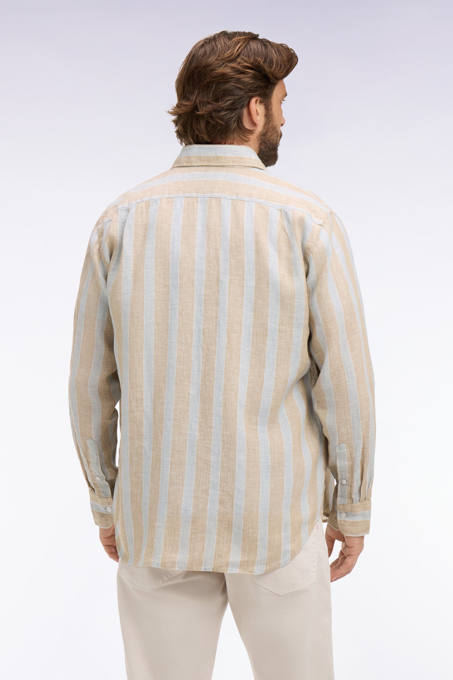 Chemise en lin gris clair à rayures bâtons