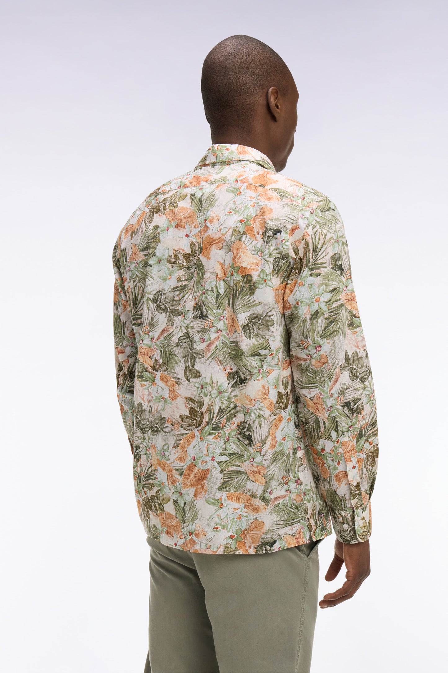 Chemise en popeline de coton beige imprimé végétal coupe regular