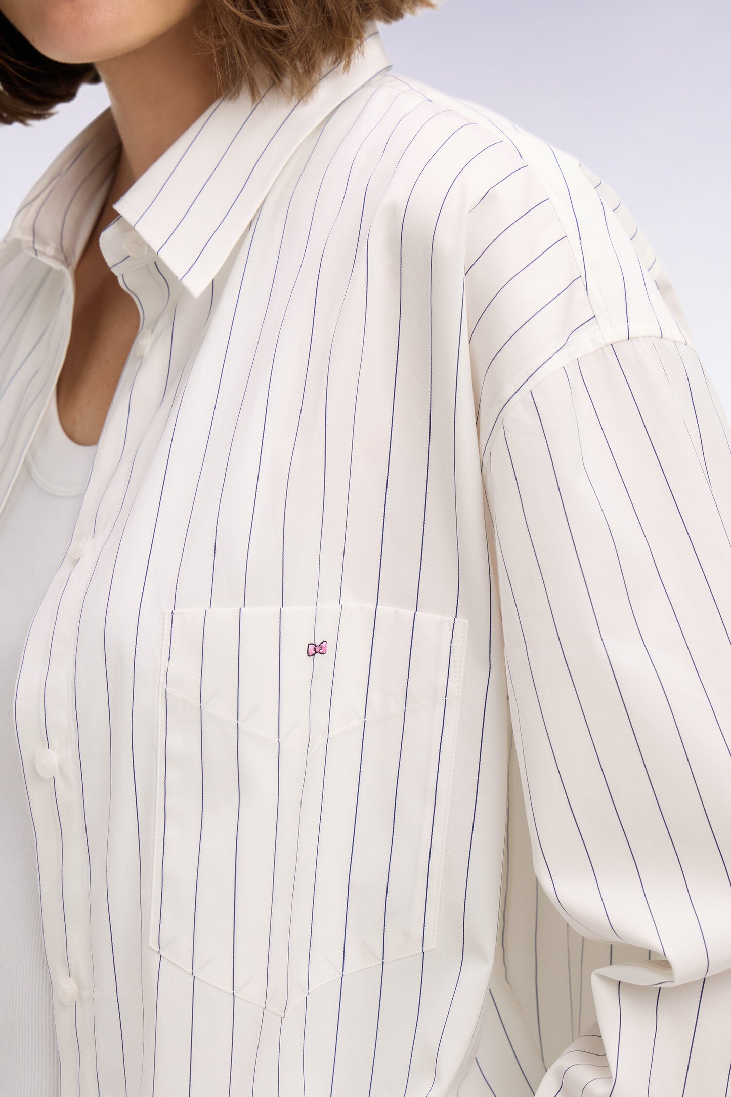 Chemise à fines rayures en popeline de coton blanche coupe oversized