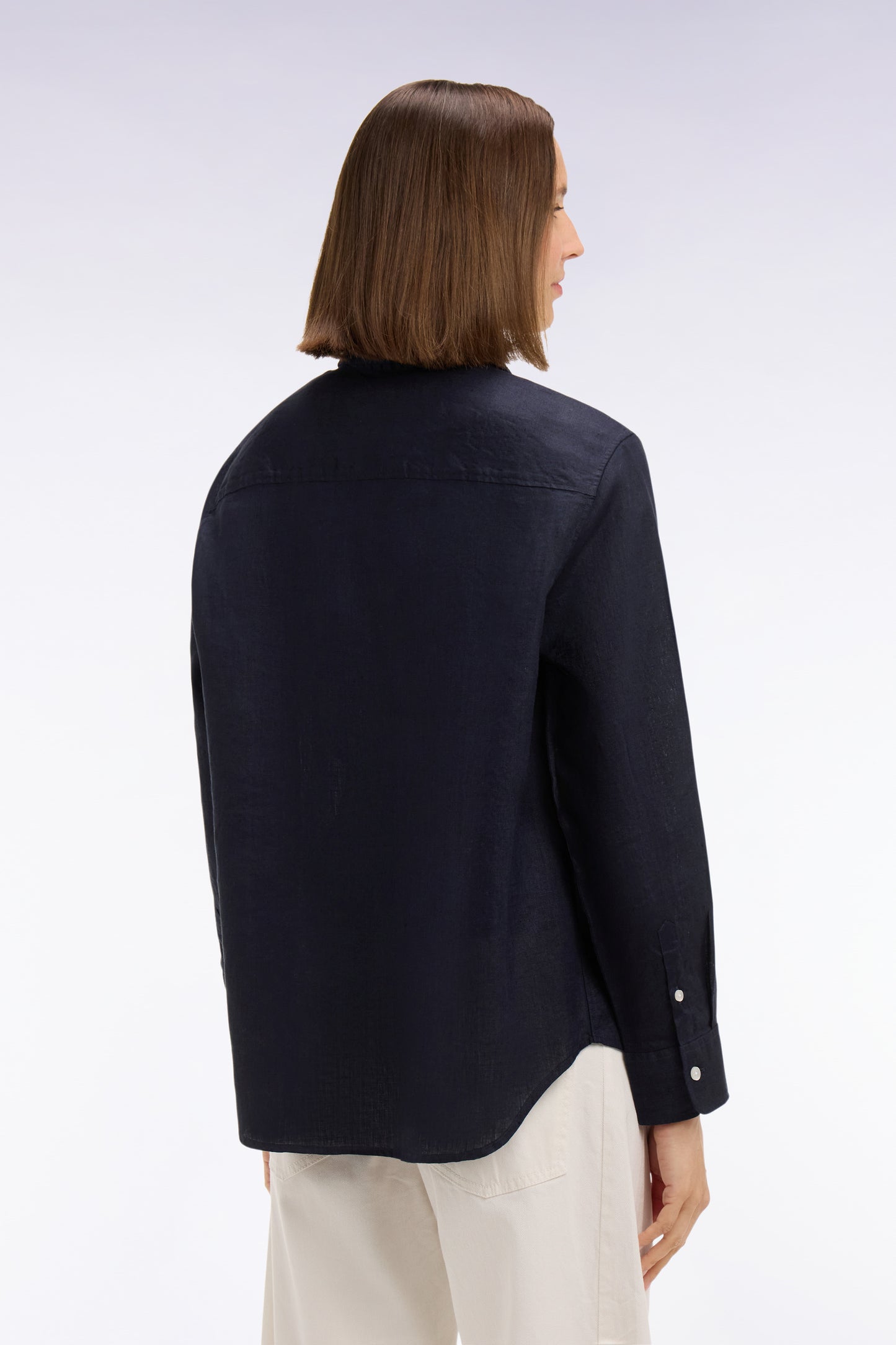 Chemise en lin marine à poches plaquées