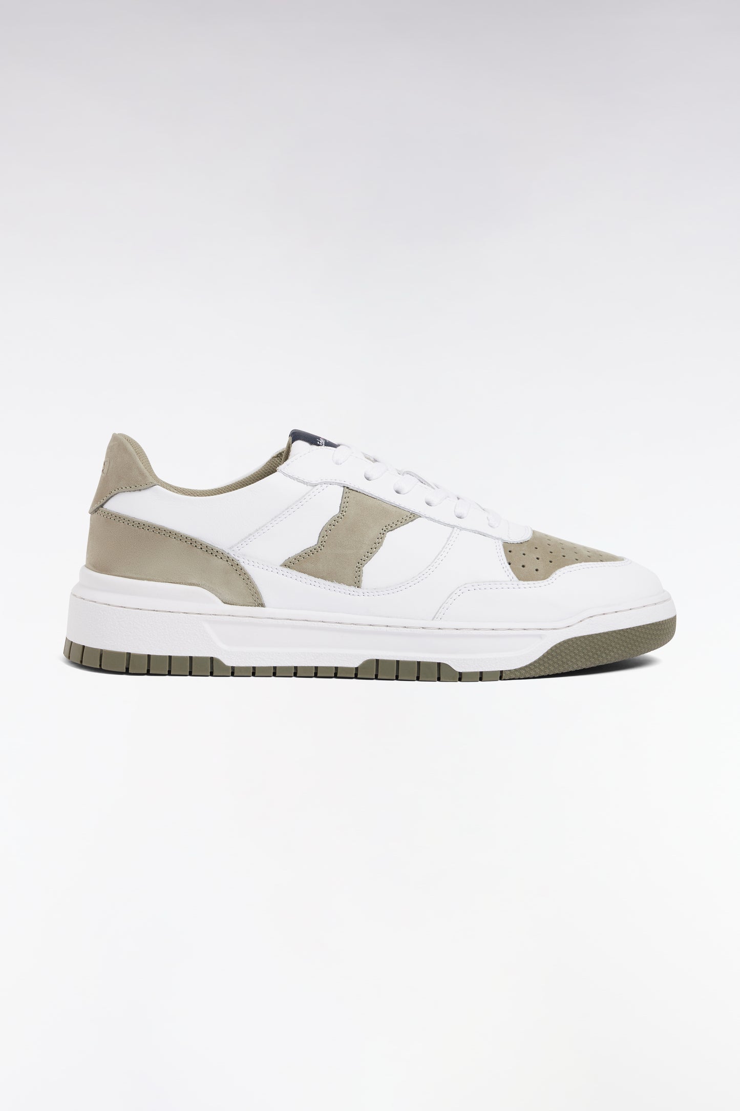 Sneakers bicolores en cuir lisse blanc et cuir suédé kaki