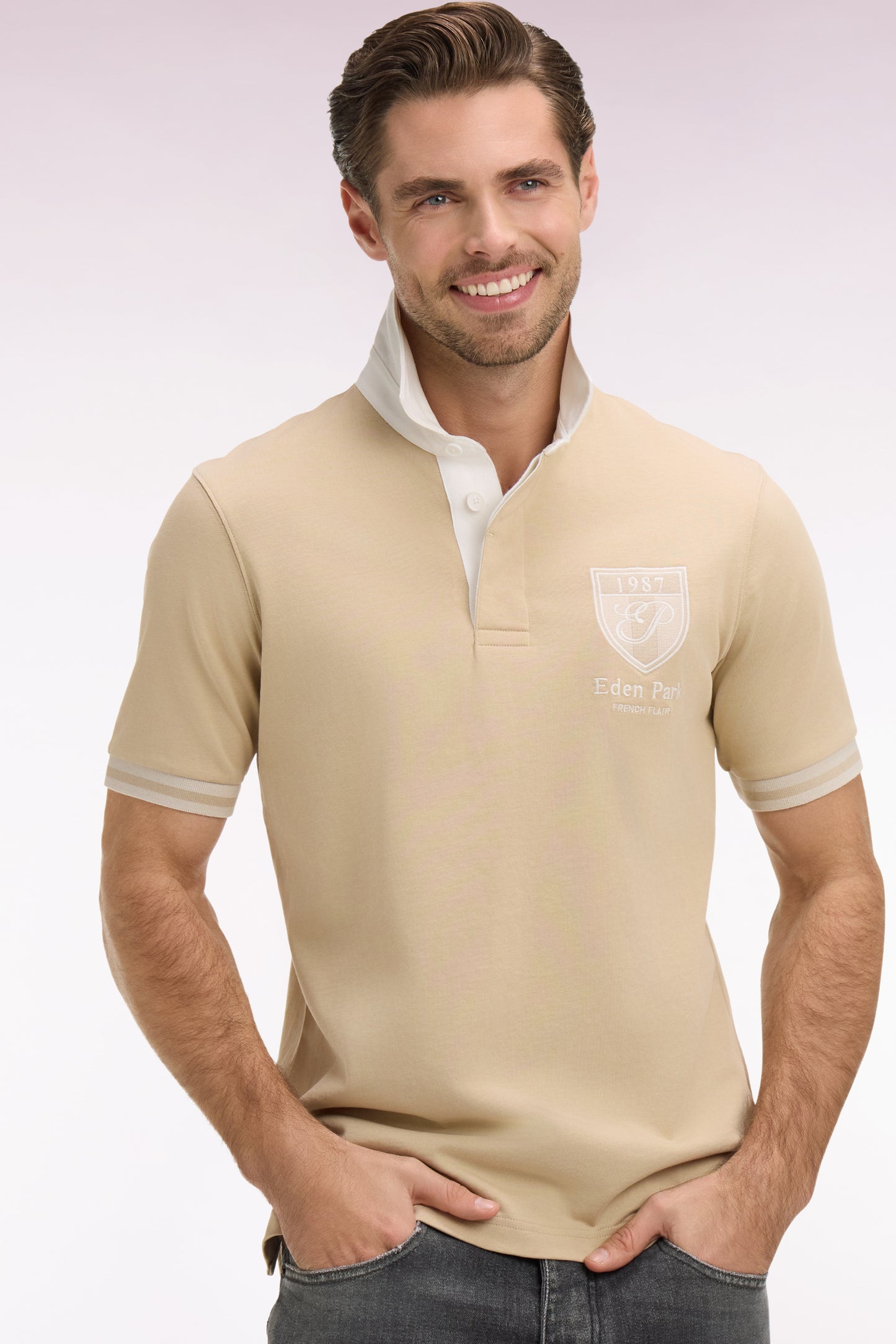 Maillot à manches courtes en jersey de coton beige écusson brodé coupe regular