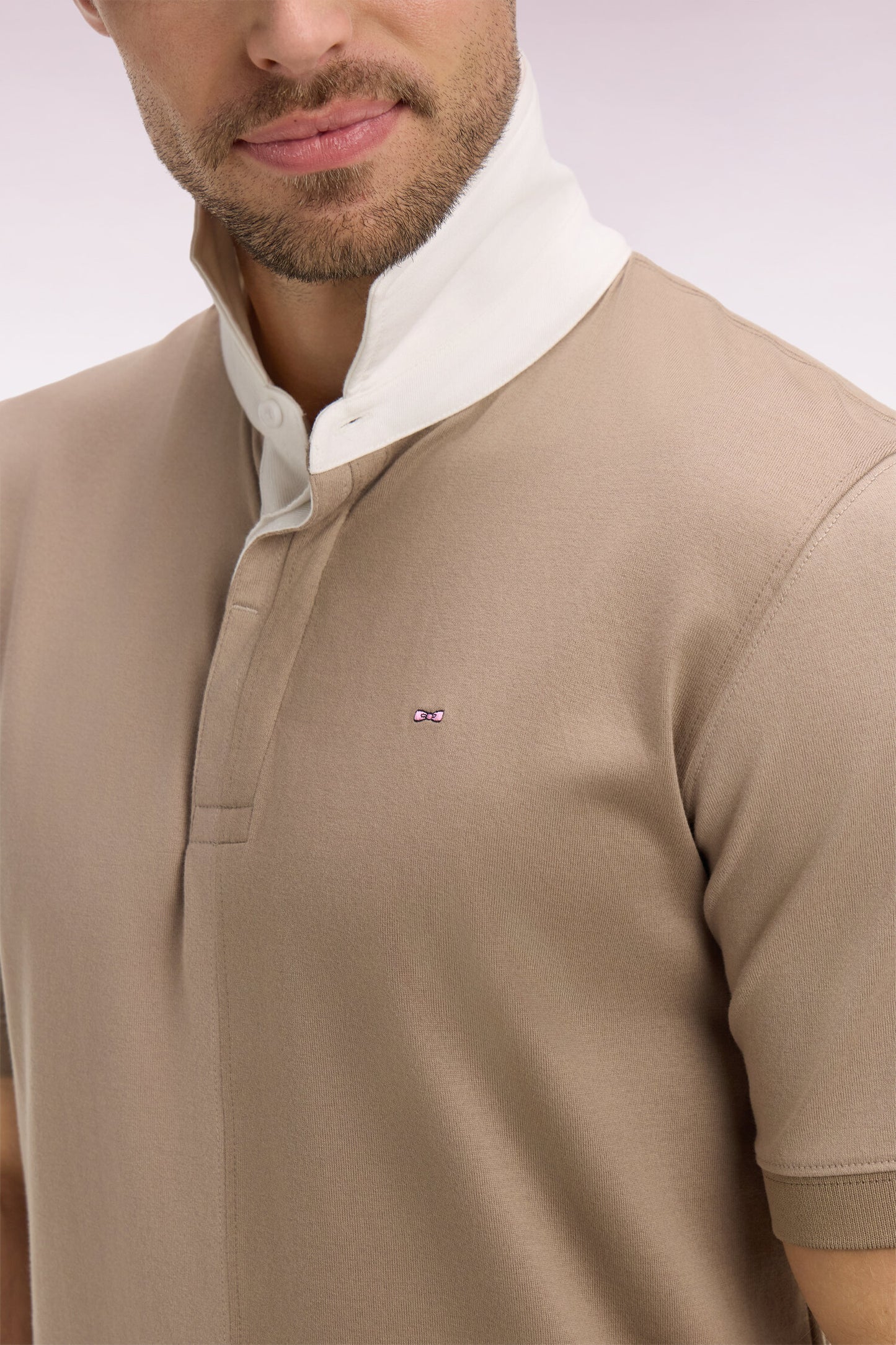 Maillot à manches courtes à découpes verticales en coton beige coupe regular