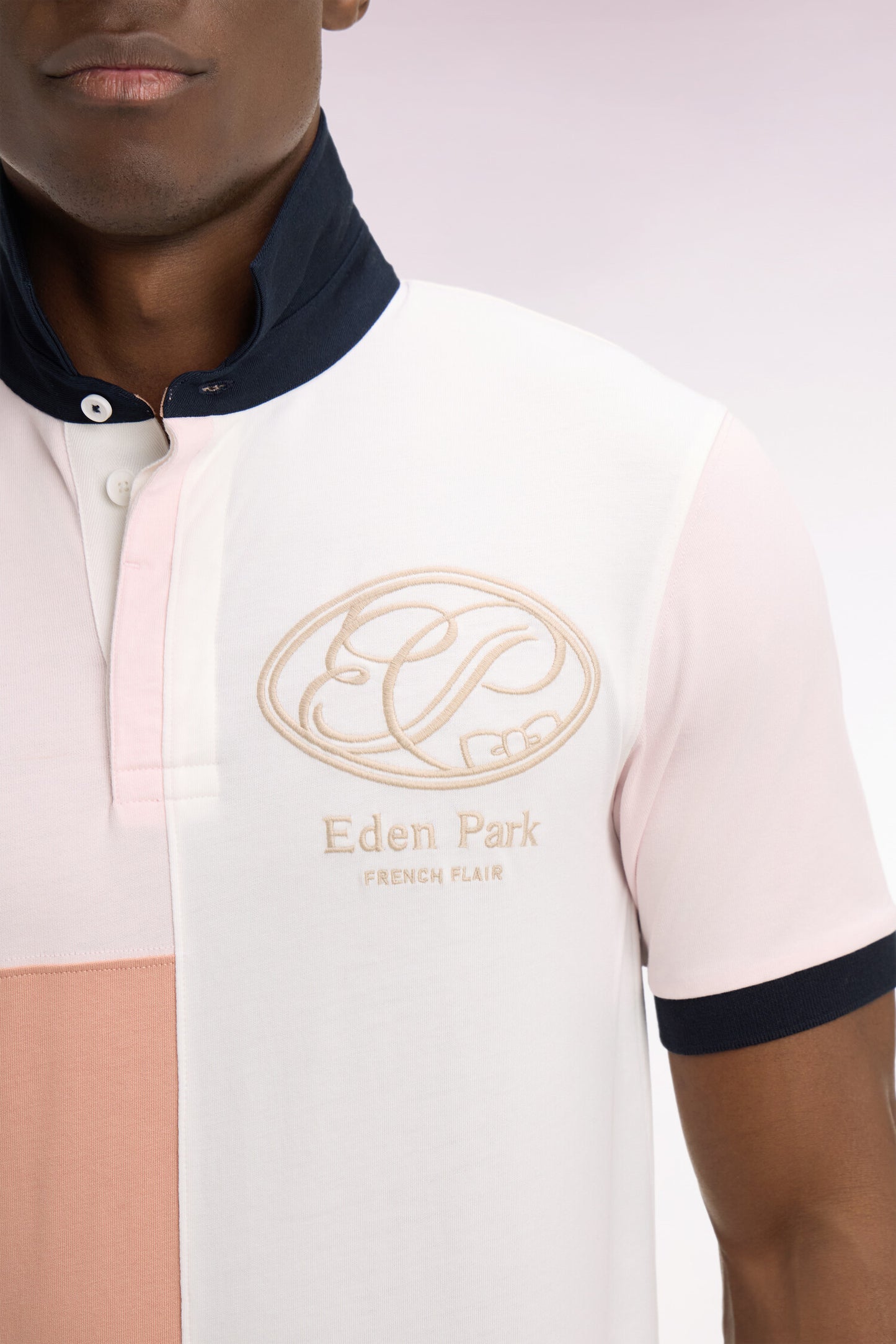 Maillot à manches courtes rose découpes graphiques et broderie coupe regular