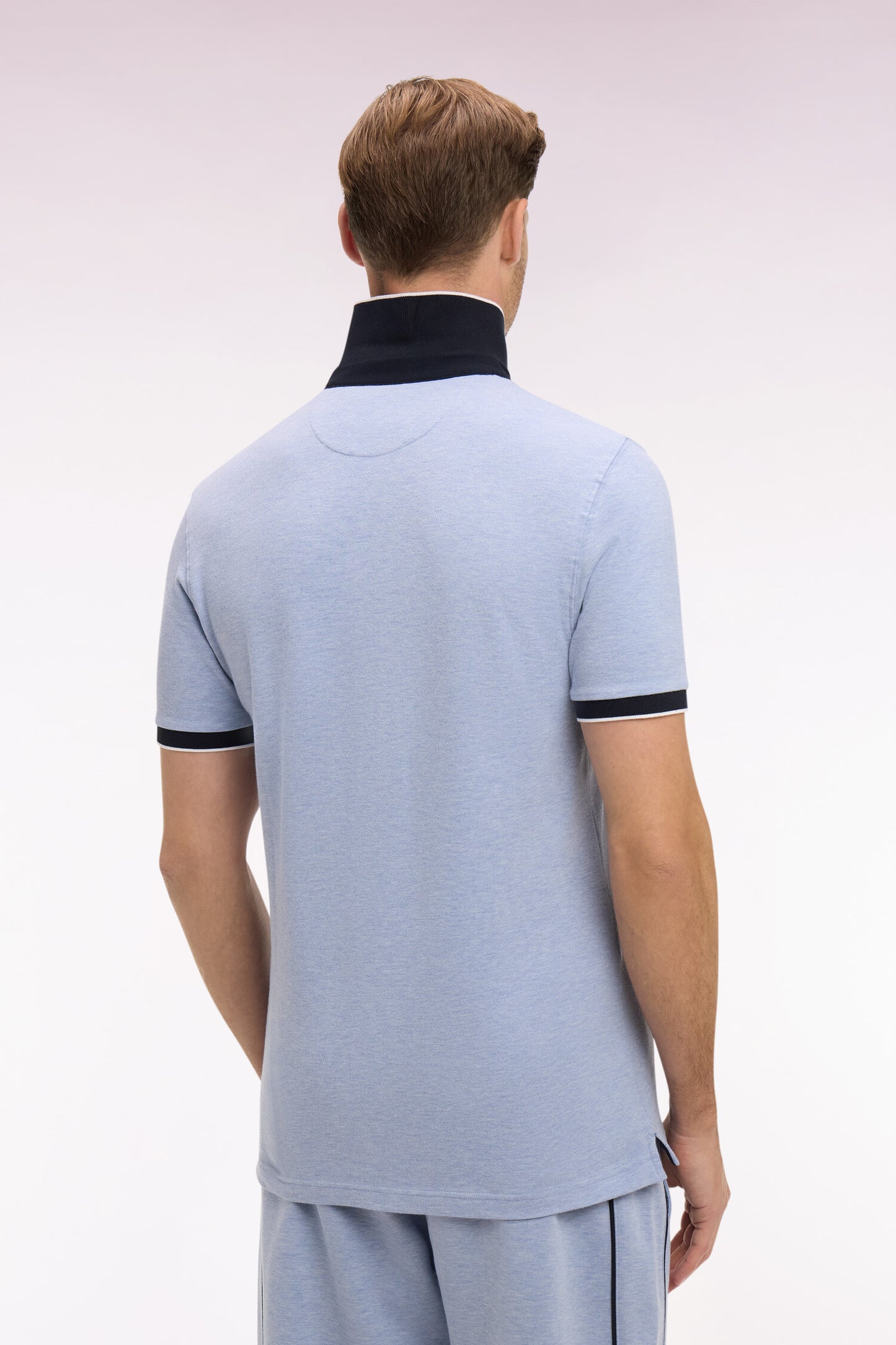 Polo manches courtes en piqué coton stretch ciel coupe slim