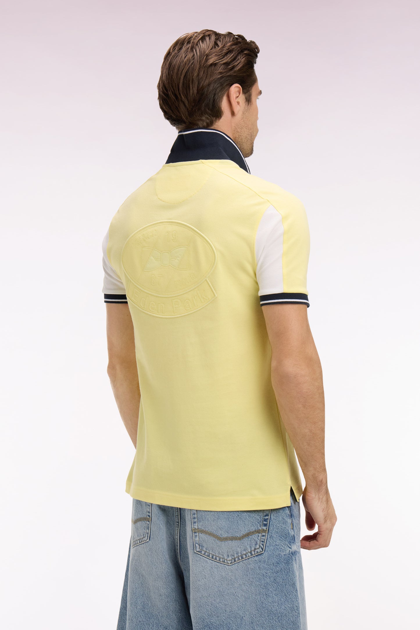 Polo à manches courtes en coton jaune clair brodé coupe regular