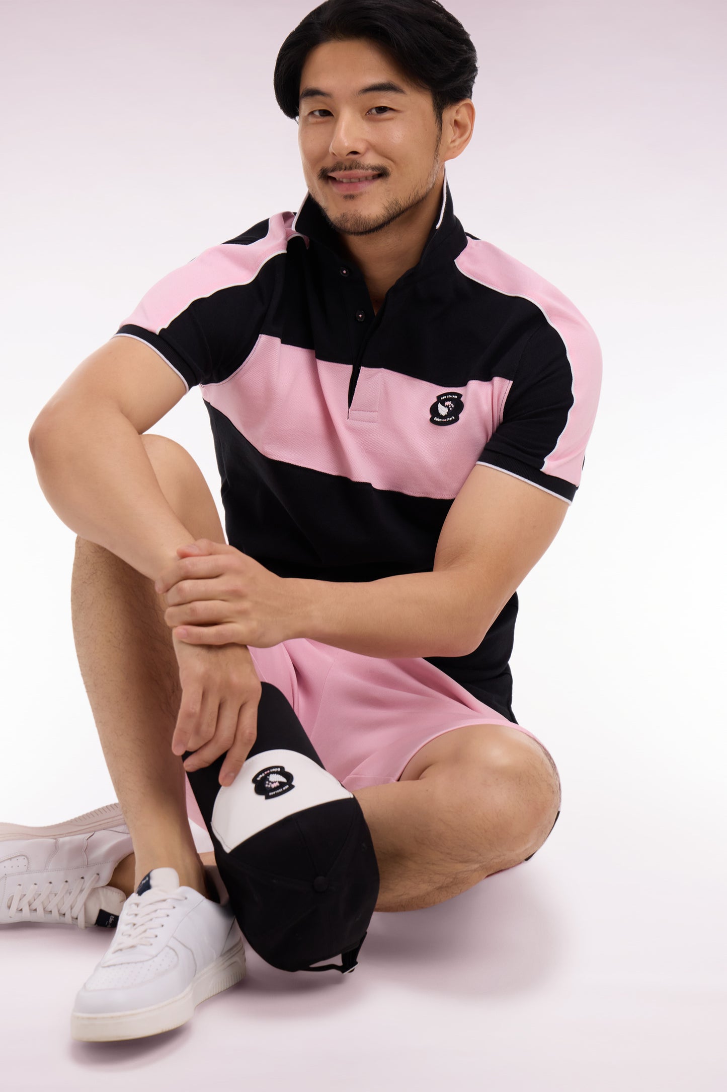 Polo à manches courtes en coton noir et rose New Zealand coupe regular