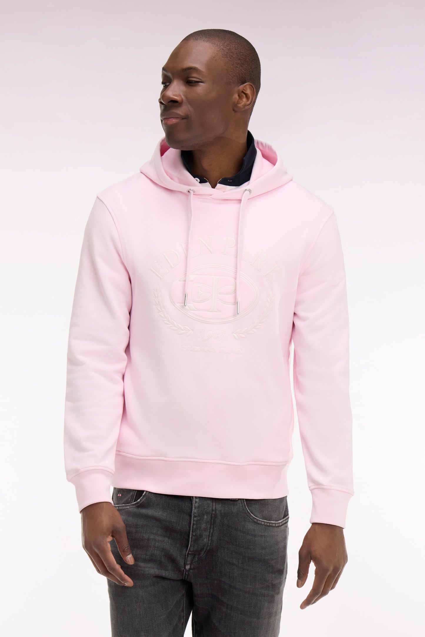 Sweatshirt à capuche brodé rose