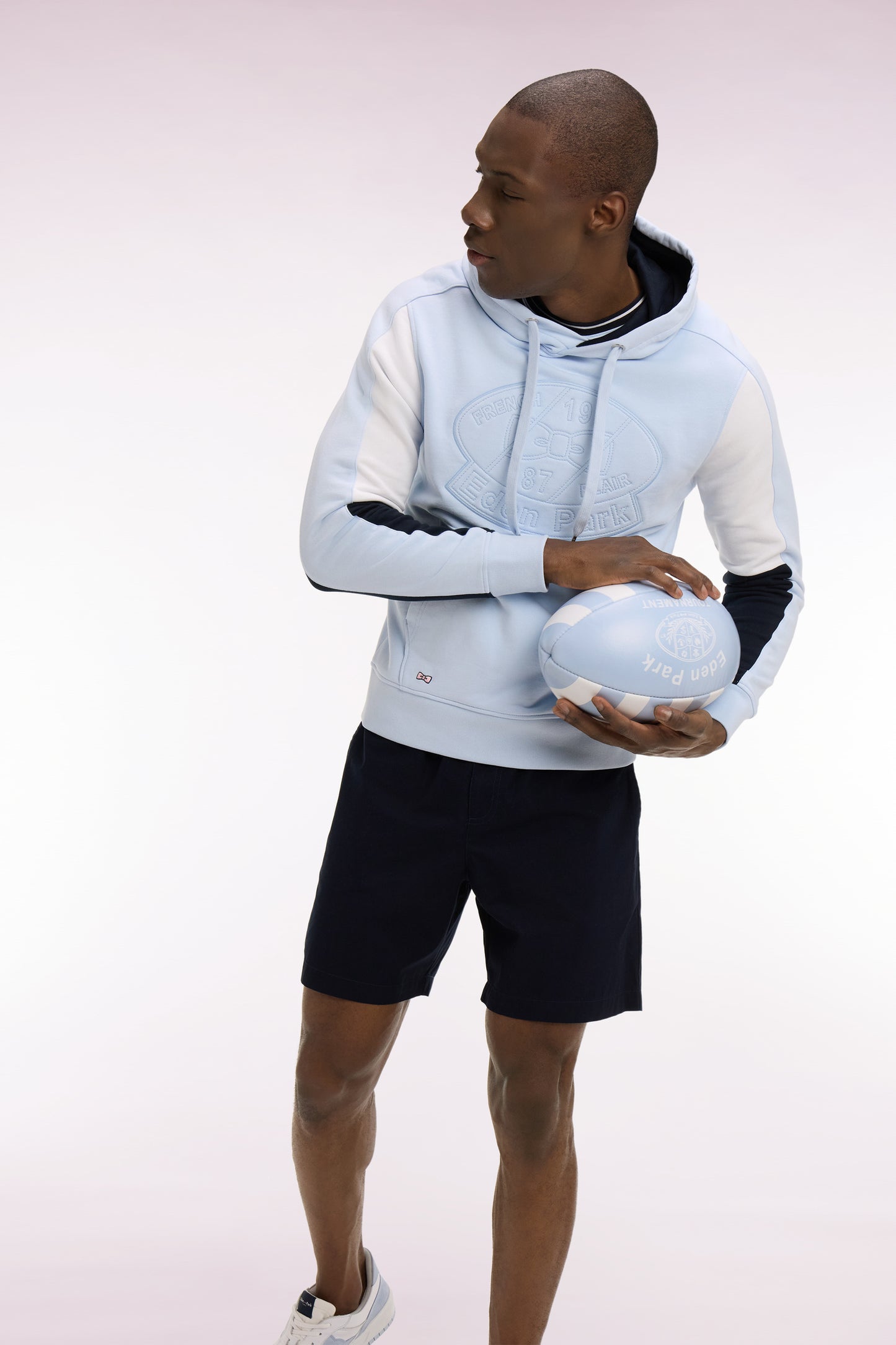 Sweatshirt à capuche en molleton coton bleu ciel brodé