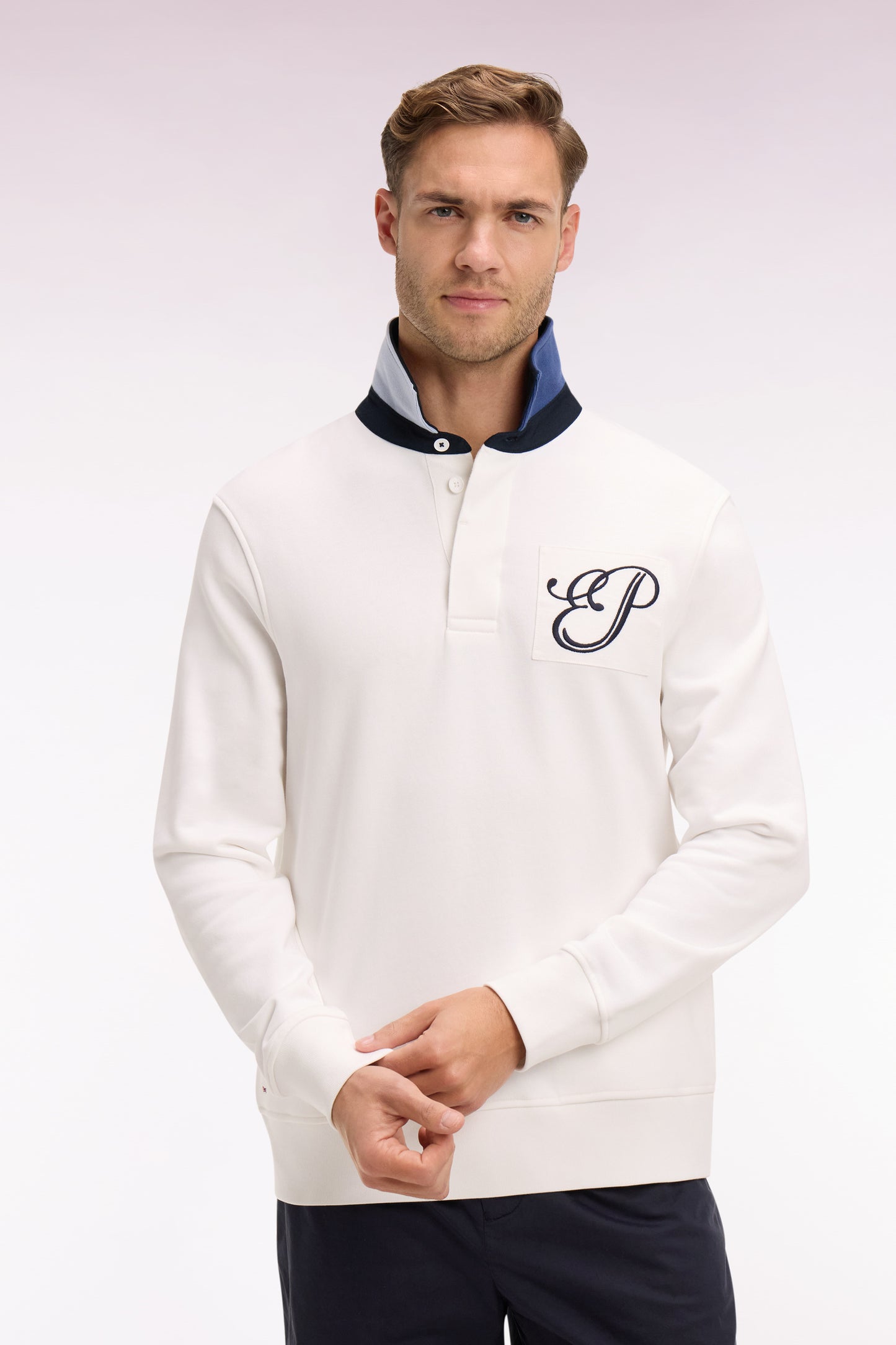 Sweatshirt à col maillot en molleton écru brodé coupe regular