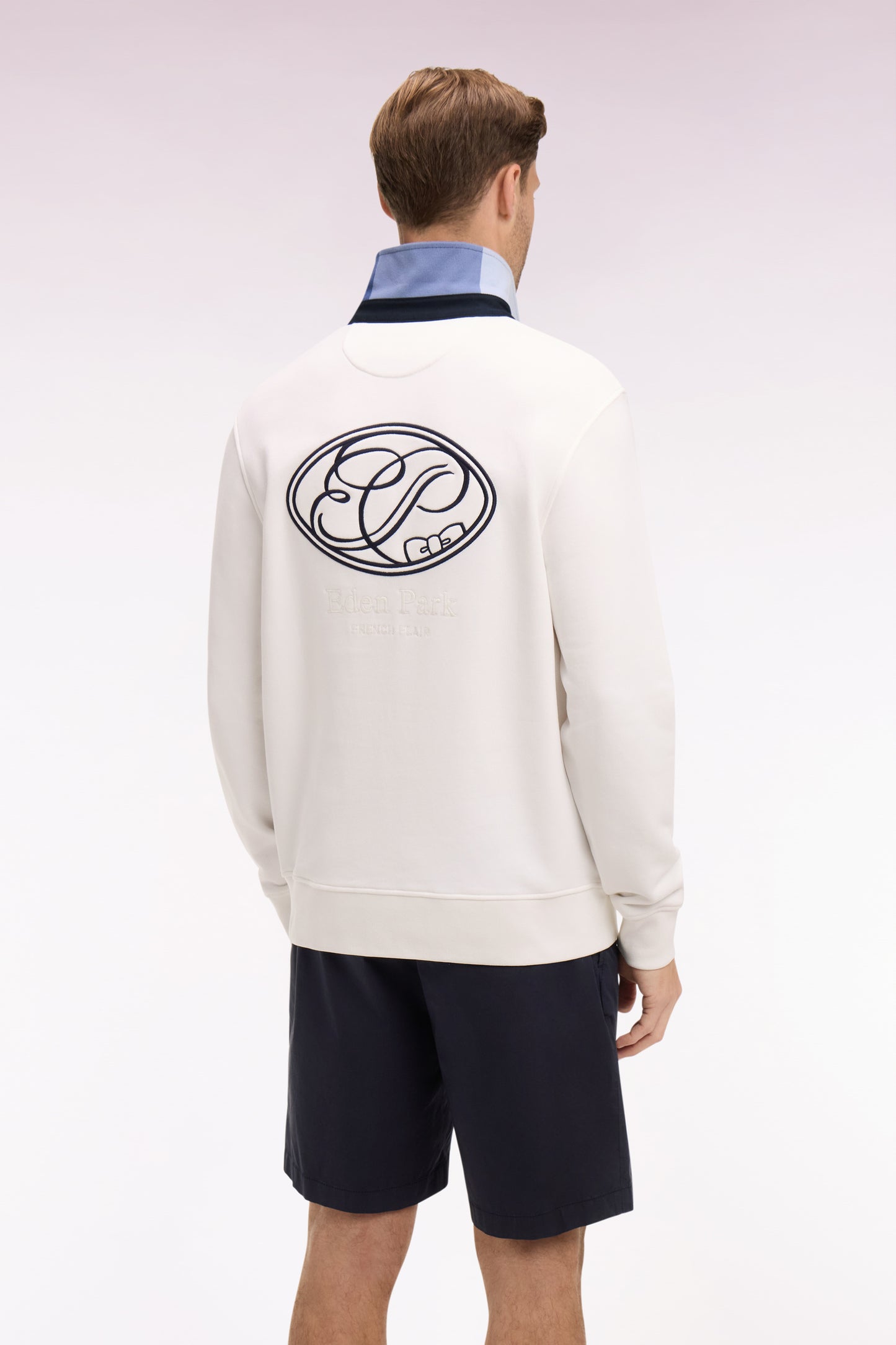 Sweatshirt à col maillot en molleton écru brodé coupe regular