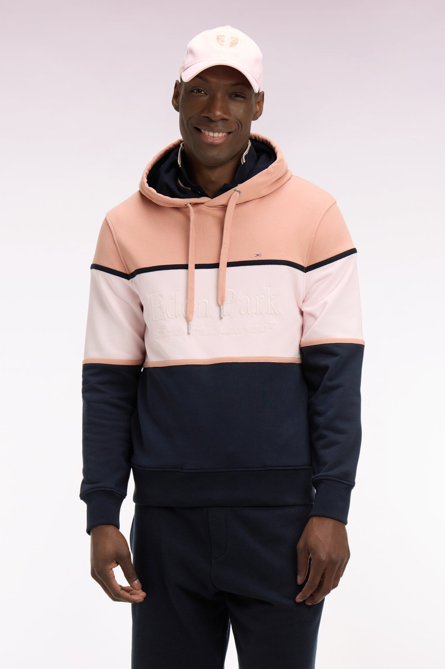 Sweatshirt à capuche rose à découpes pastel brodées coupe regular