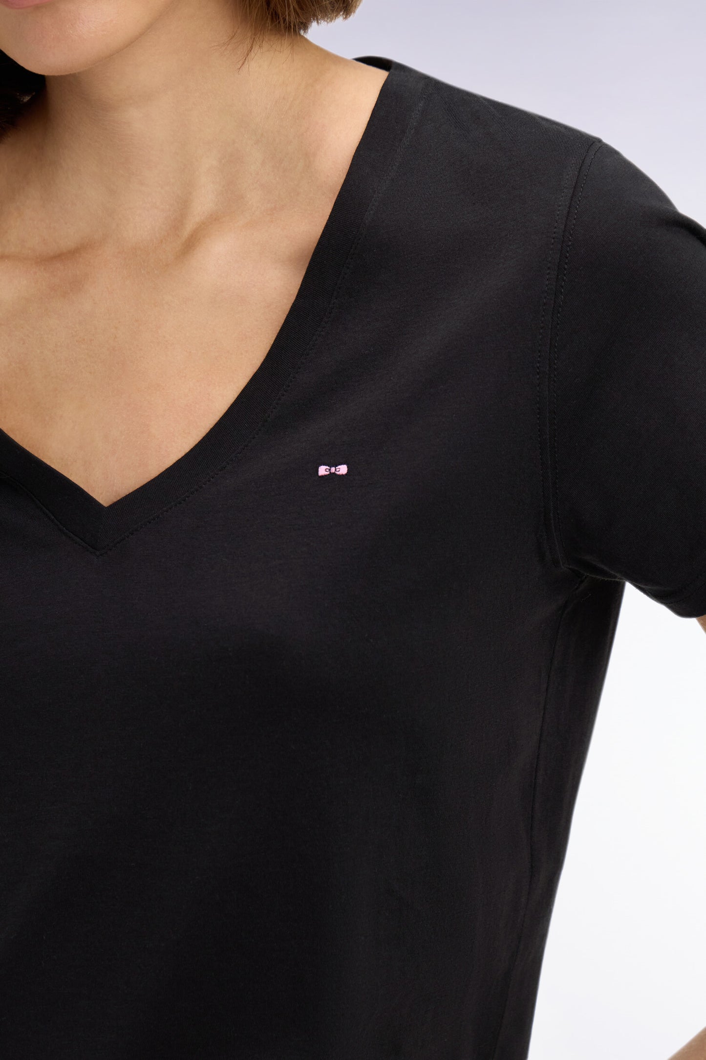 T-shirt à manches courtes col V en coton Pima noir coupe regular