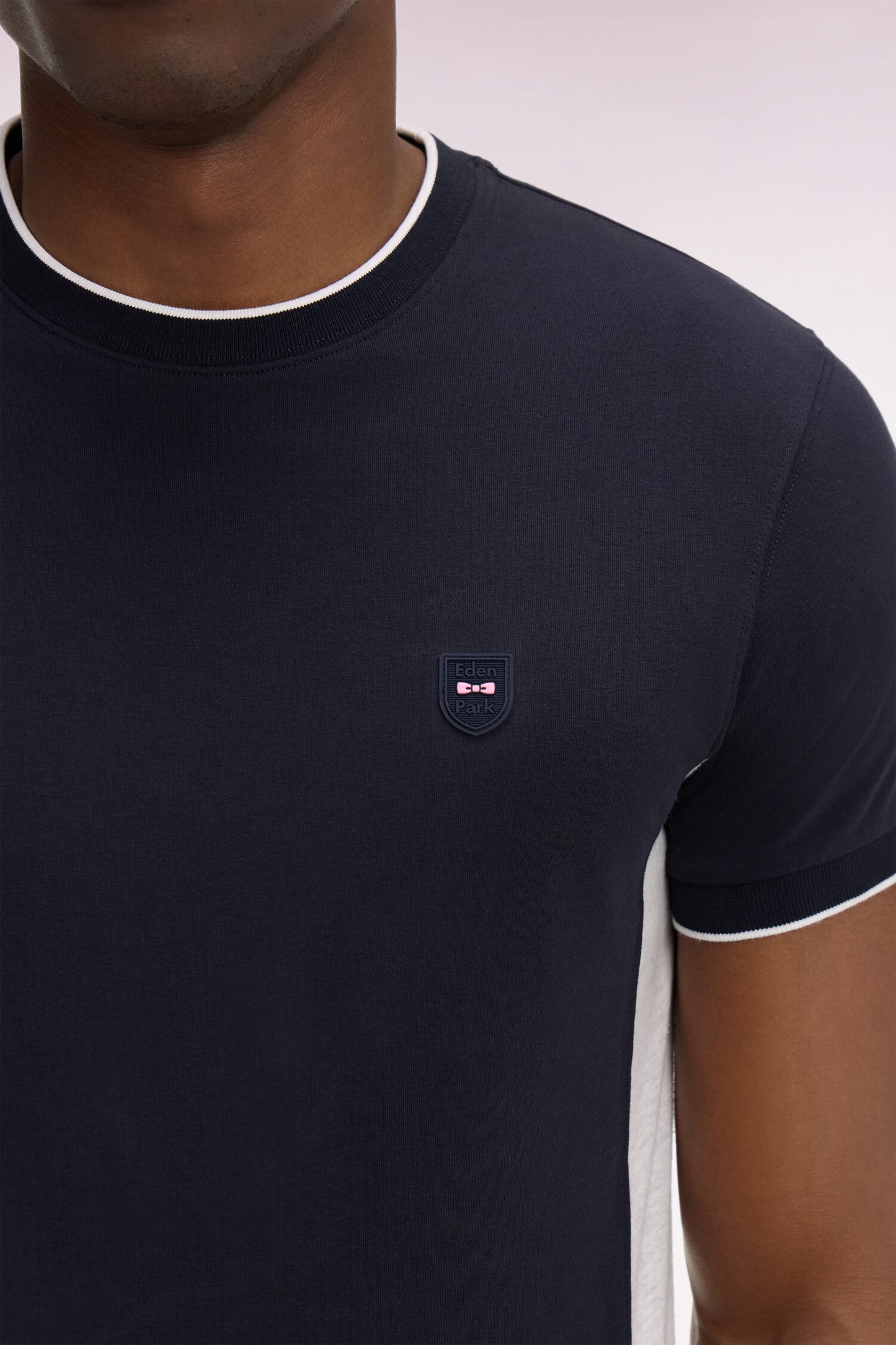 T-shirt à manches courtes en coton stretch noir à découpes coupe slim