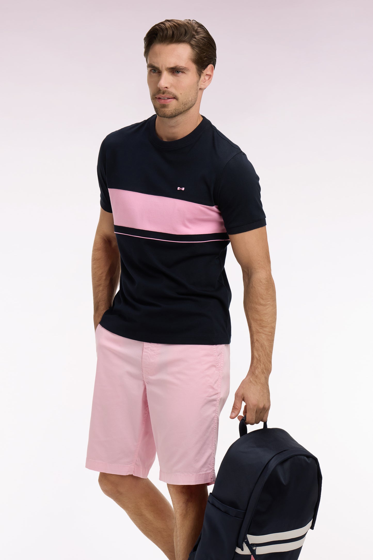 T-shirt à manches courtes en coton marine découpes roses coupe regular