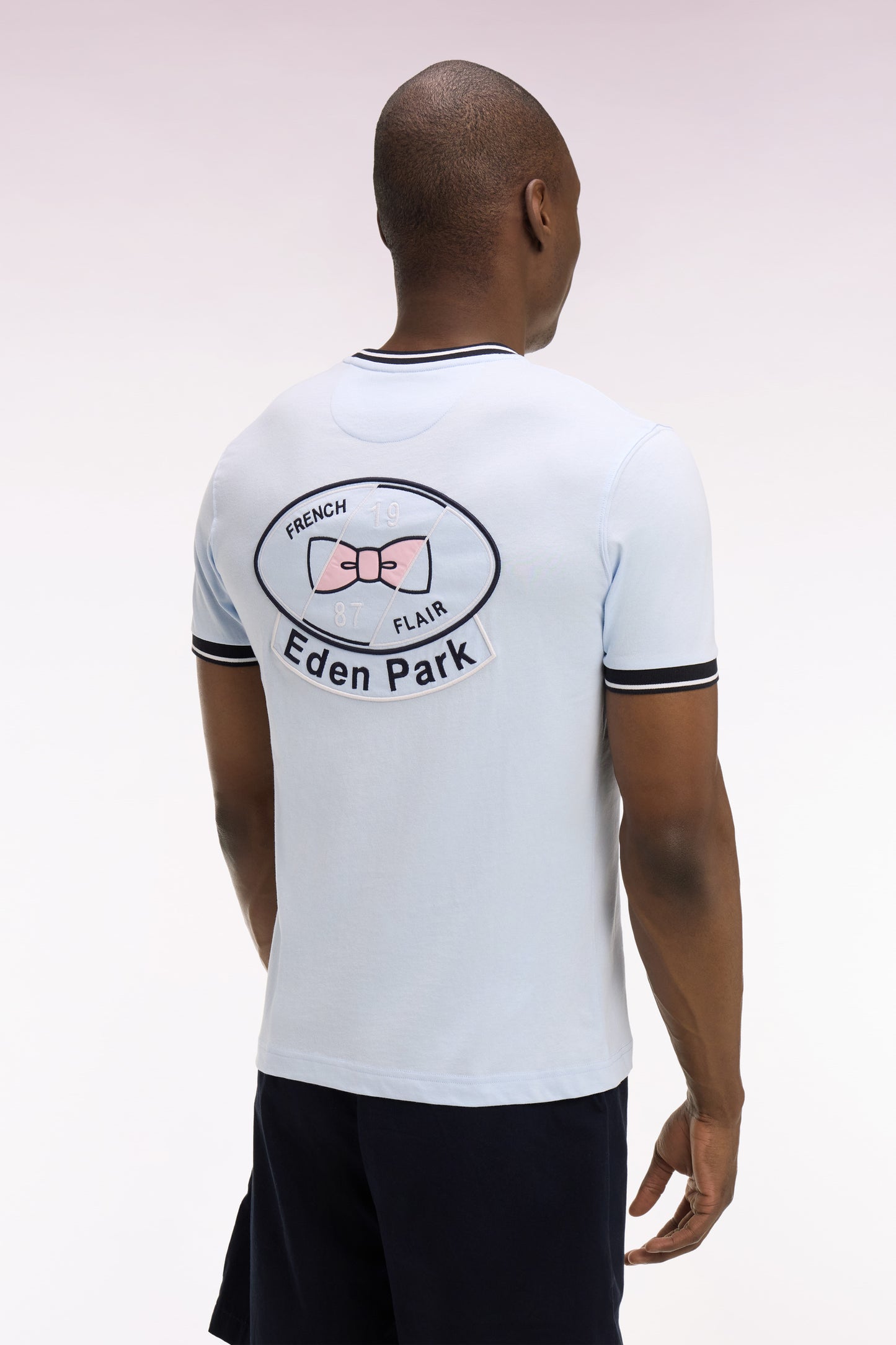 T-shirt à manches courtes en coton bleu ciel brodé coupe regular