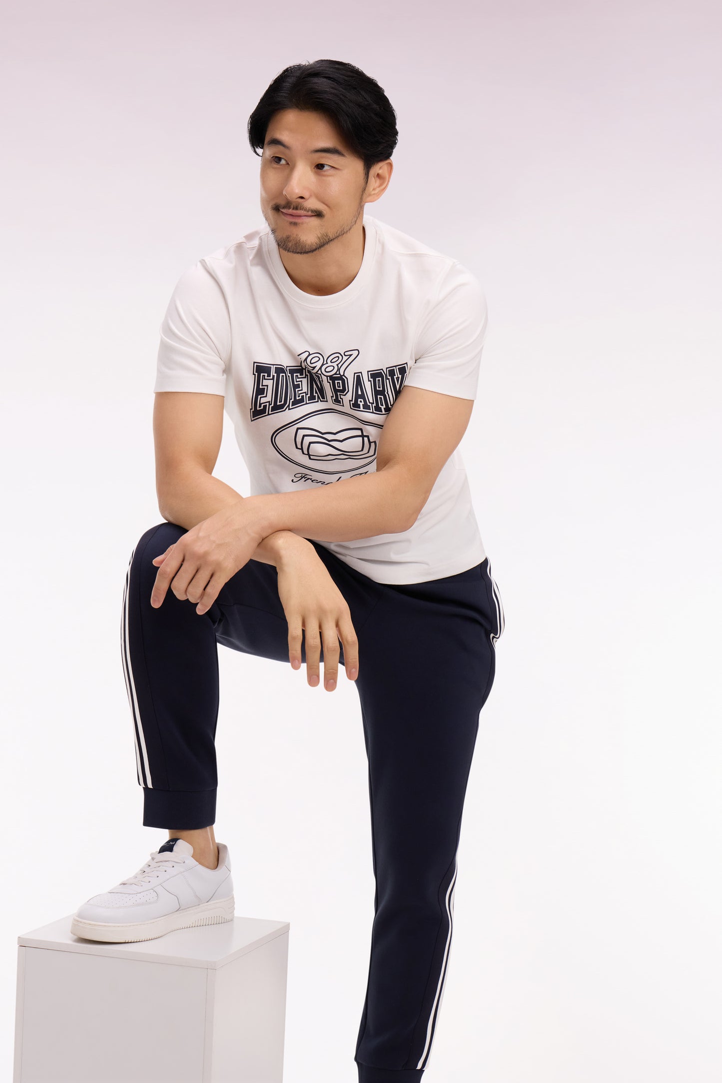 T-shirt à manches courtes en coton écru sérigraphie marine coupe regular