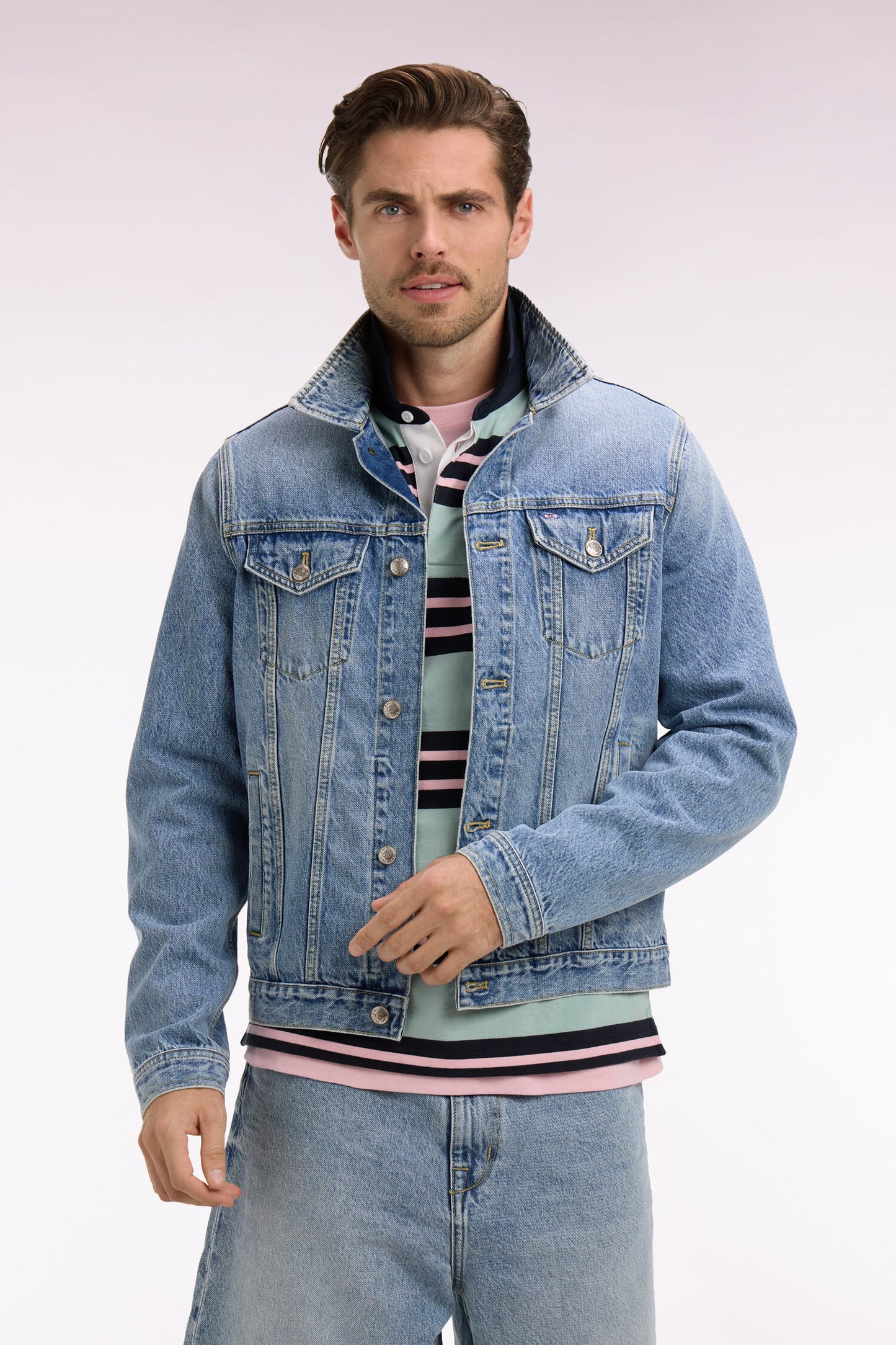 Blouson en denim bleu délavé